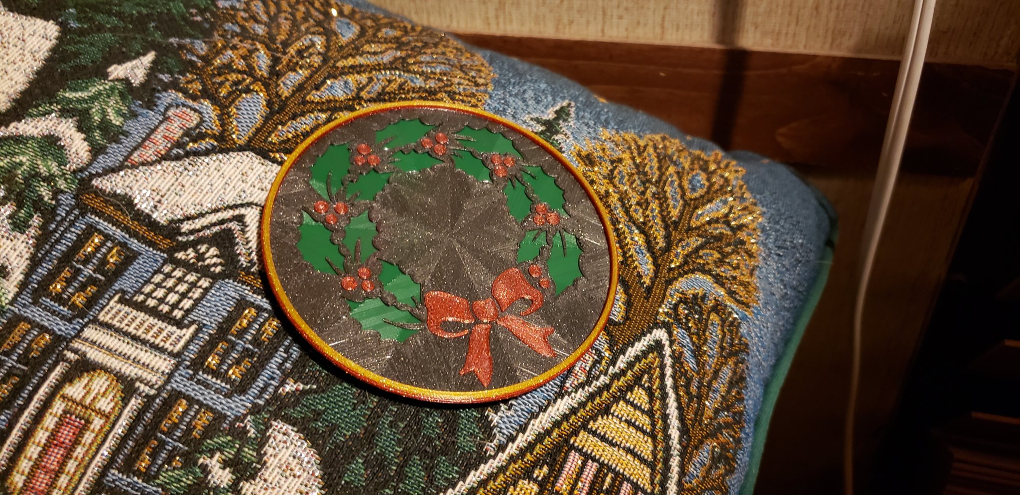 Tiêu đề Đĩa lót cốc uống nước vòng hoa Giáng sinh Tóm tắt