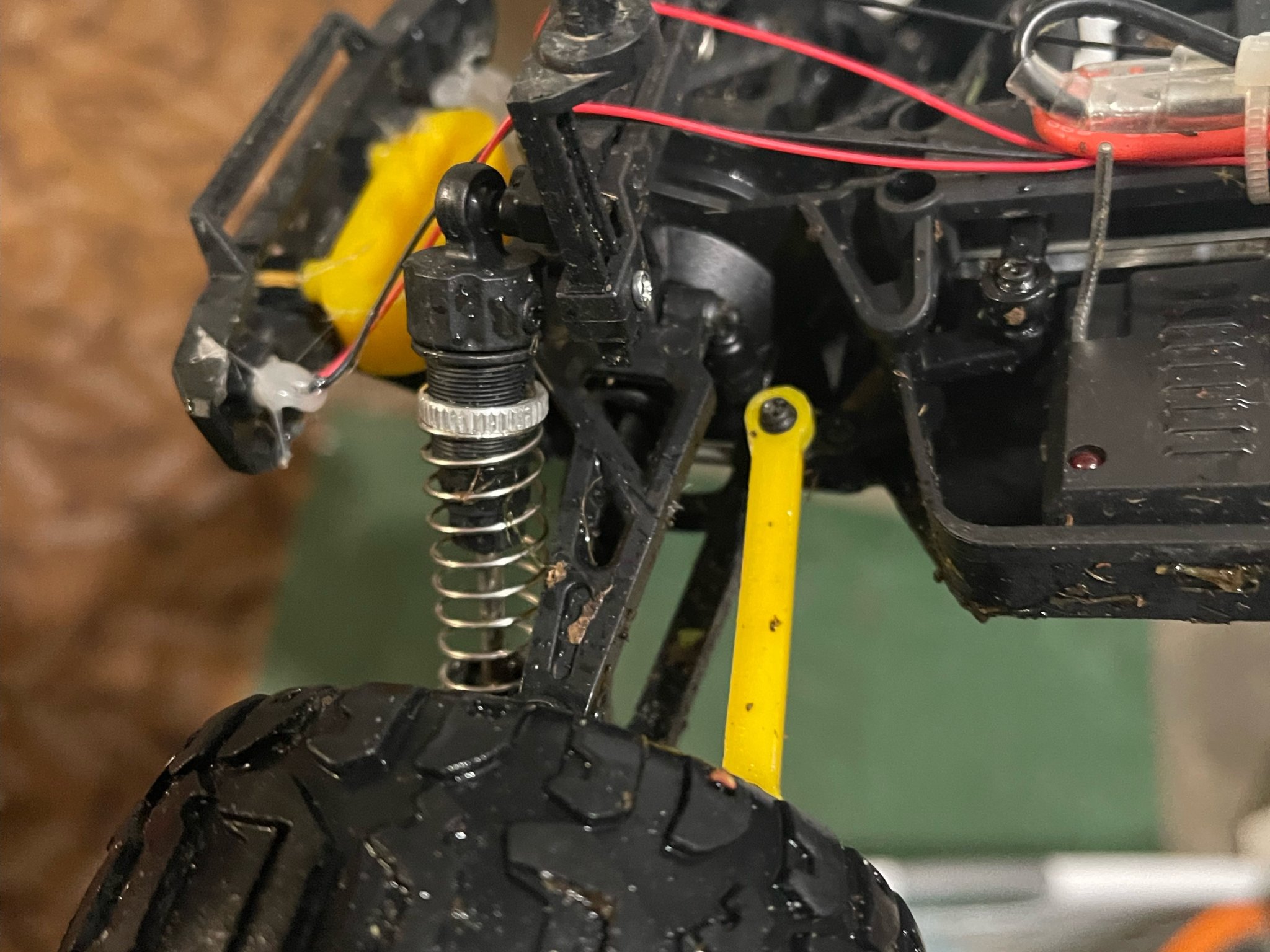 Lò xo cản trước cho xe RC đua 1/16