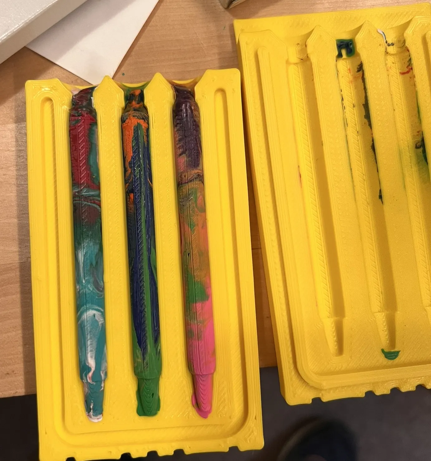 Khuôn Sáp Màu Cho Máy Làm Sáp Màu Crayola 2001