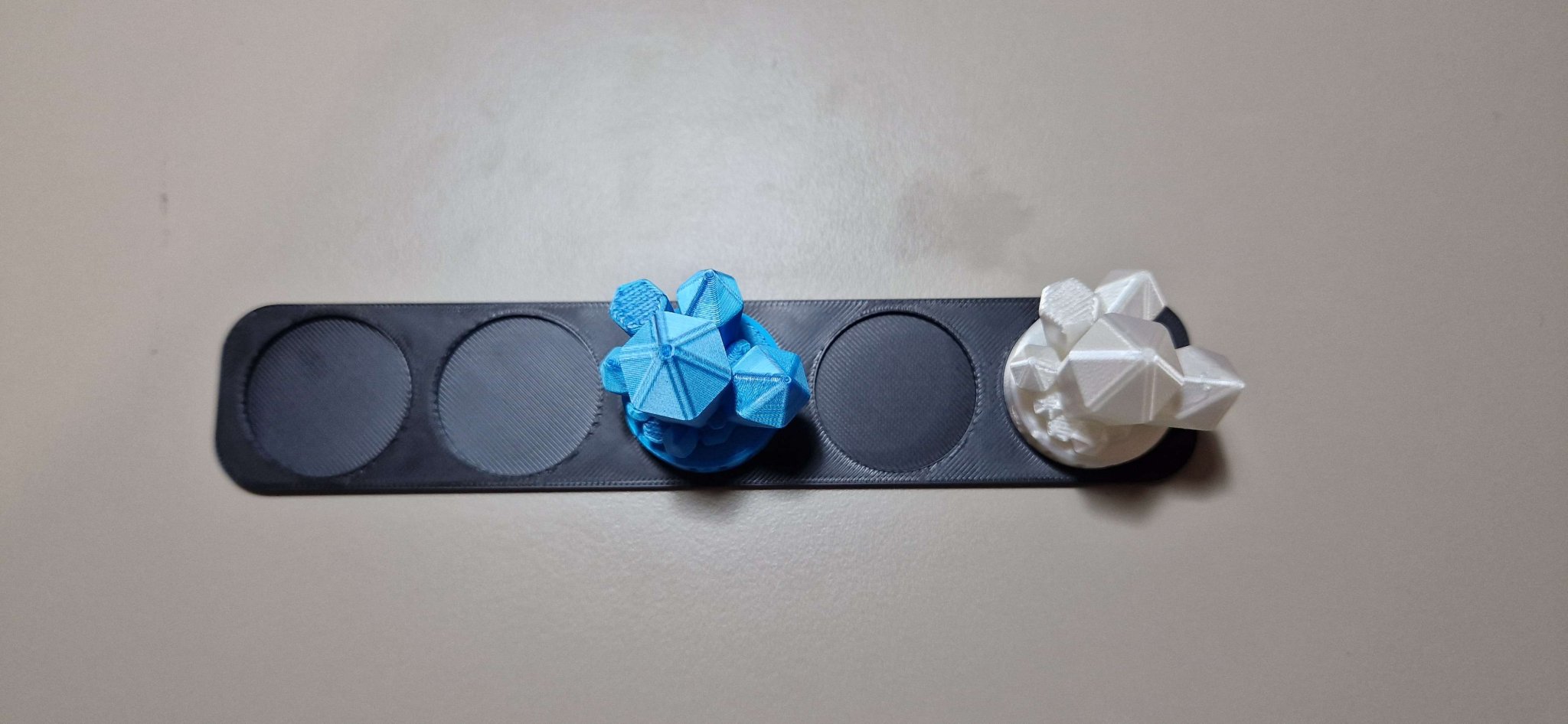 Tiêu đề Kệ mẫu pha lê dây tóc Tóm tắt Đây là một chiếc k