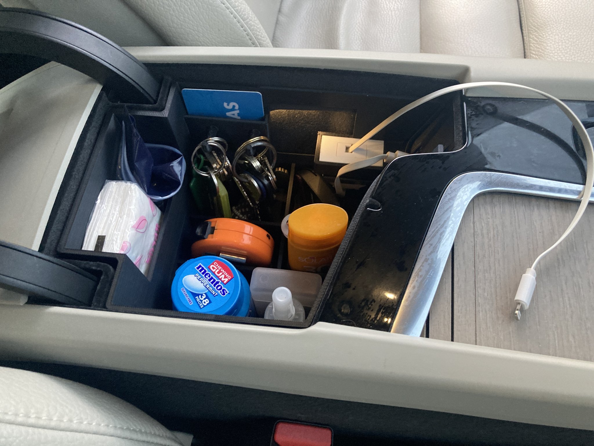 Volvo XC60 Console Organizer with slot for retractable USB cable