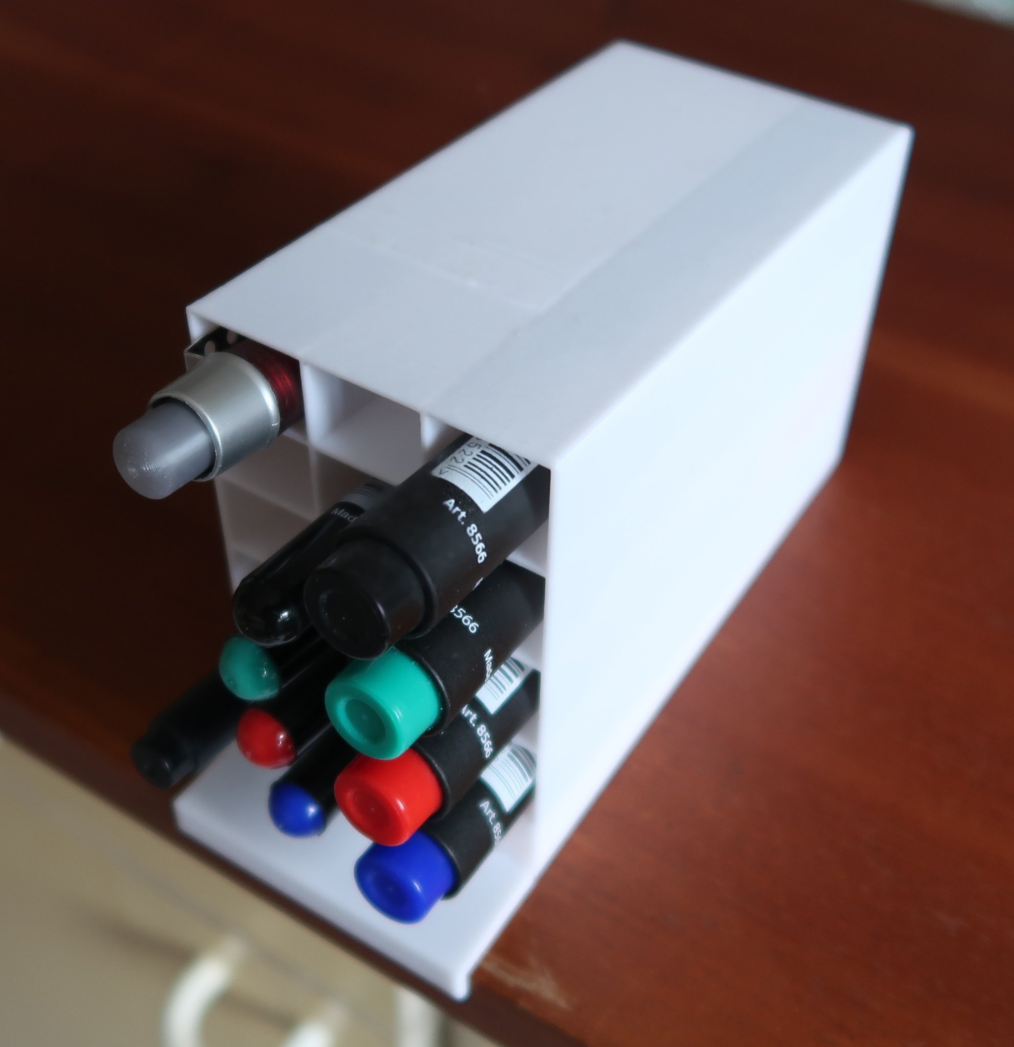 Tiêu đề Kệ bút chì Regálek na tužky Tóm tắt Kệ bút chì R