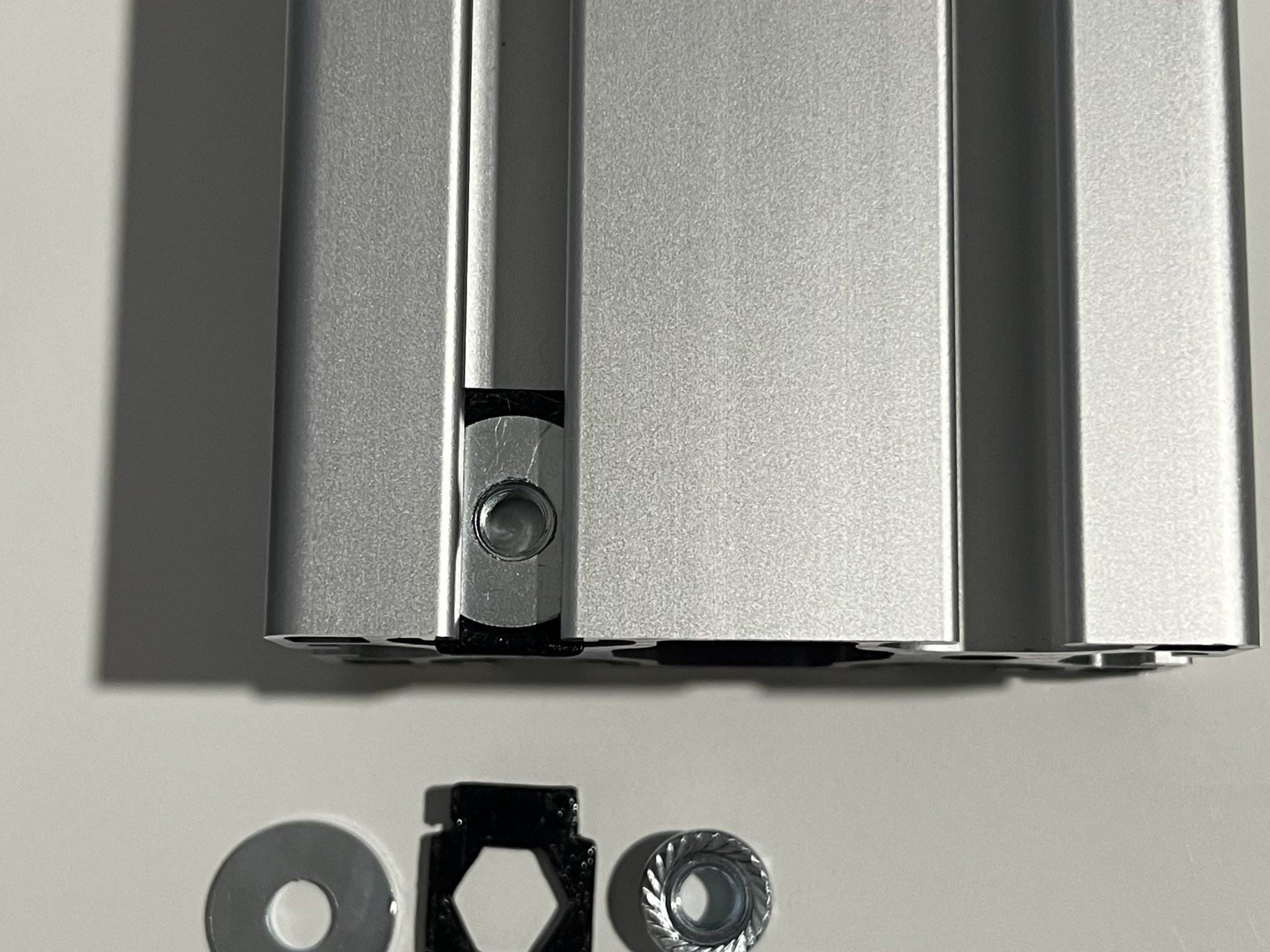 Tiêu đề Pouzdro na matku a podložku M6 pro hliníkové profily Vỏ đai