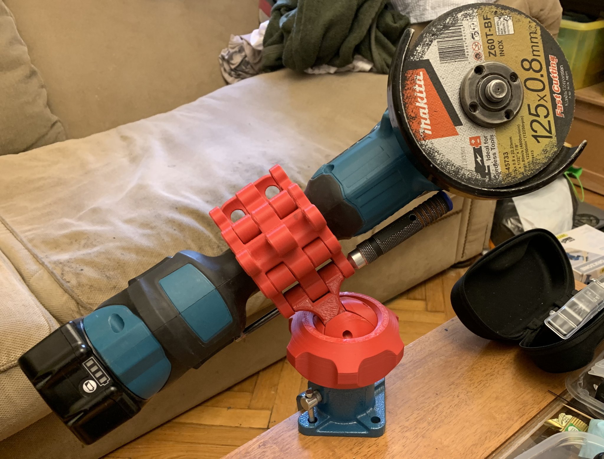 Chân Đế Máy Mài Makita DGA513 Để Bàn