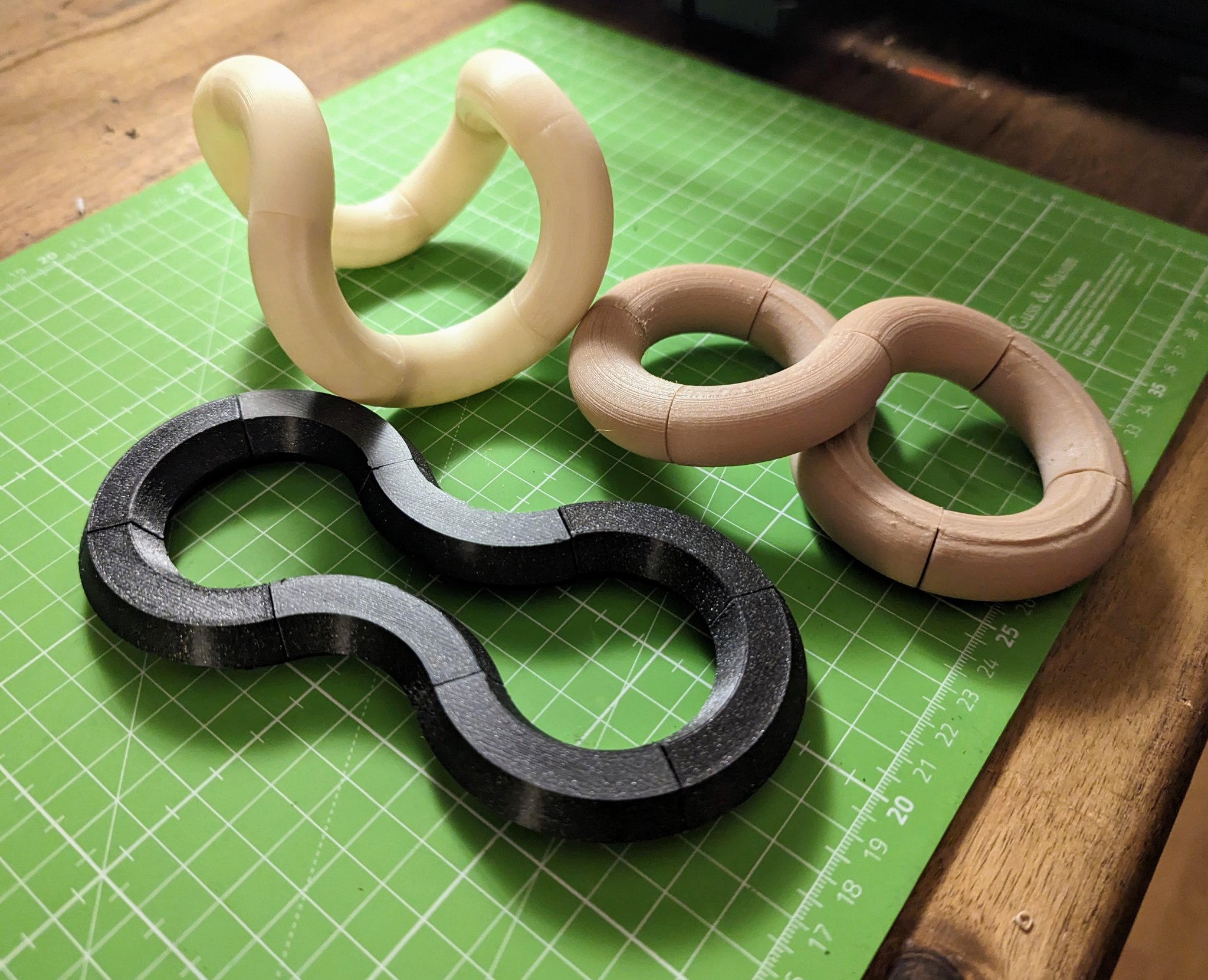 Tiêu đề Torus Toy Tóm tắt Đồ chơi thần tài in tại chỗ có t