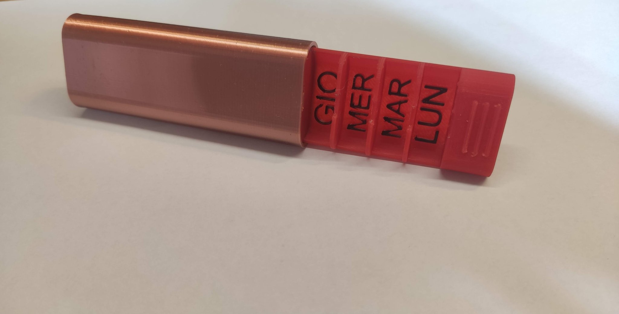 Tiêu đề Hộp đựng thuốc hàng tuần có nam châm Tóm tắt Hộp