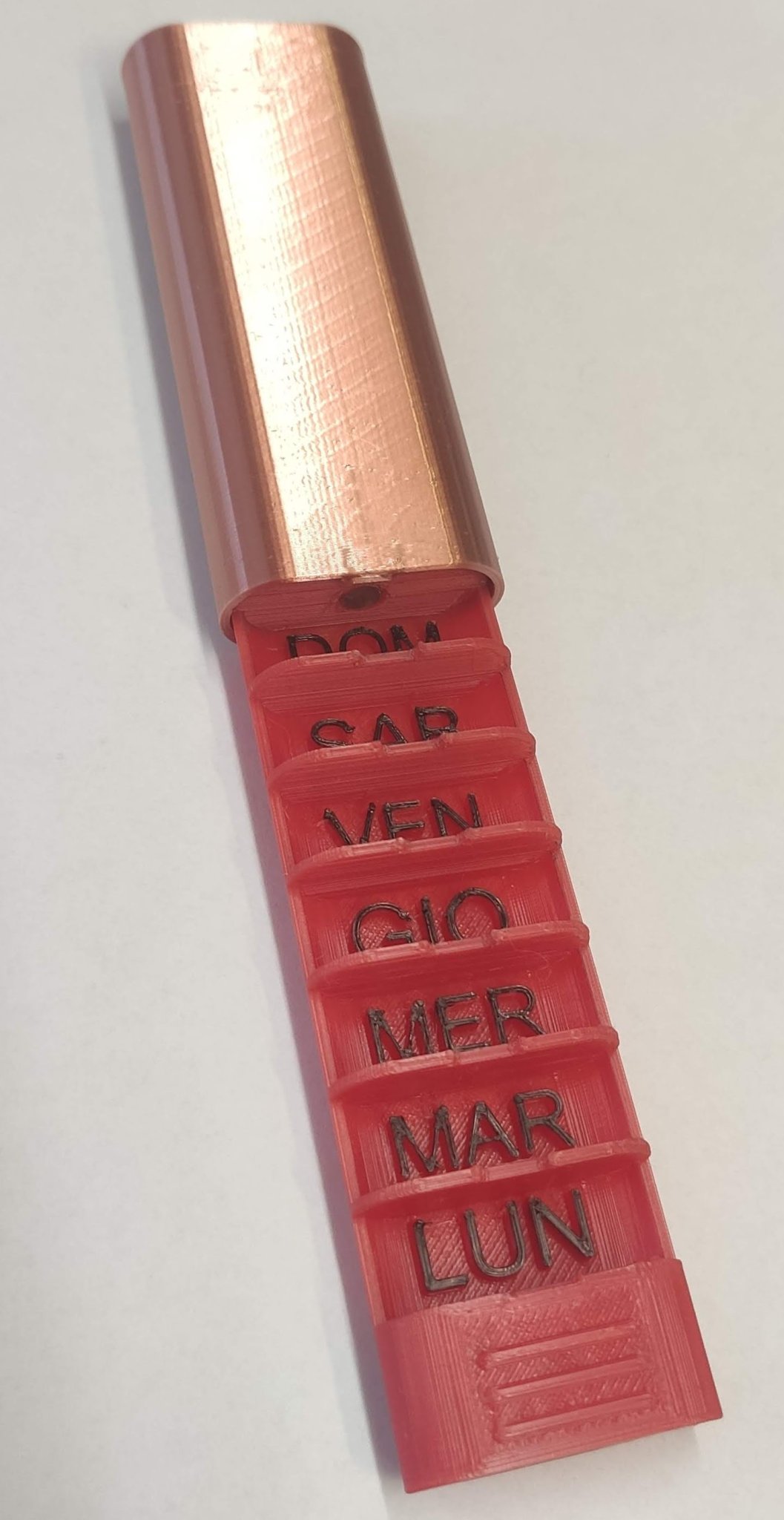 Tiêu đề Hộp đựng thuốc hàng tuần có nam châm Tóm tắt Hộp