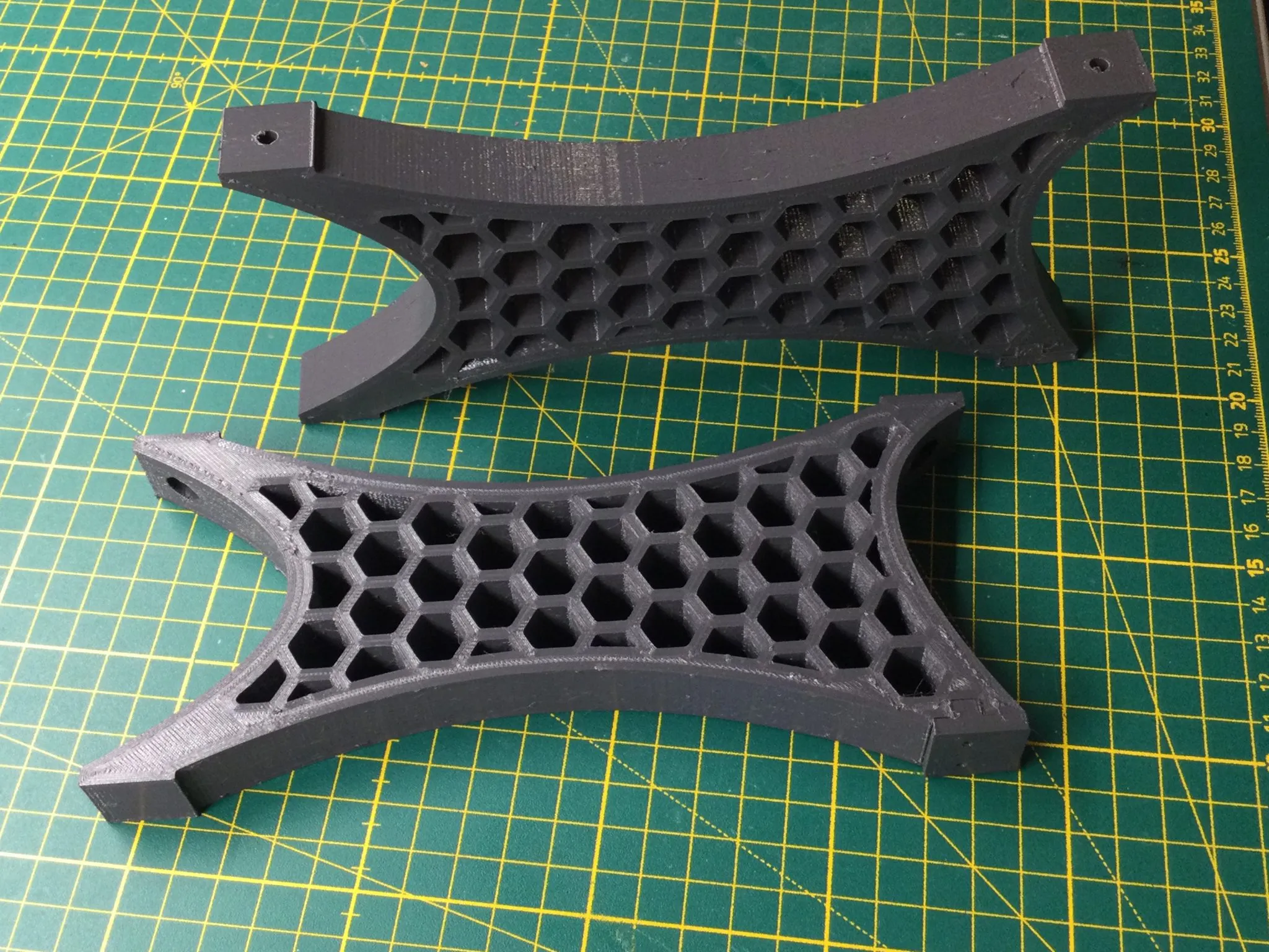 Feet for lab power supply shelve