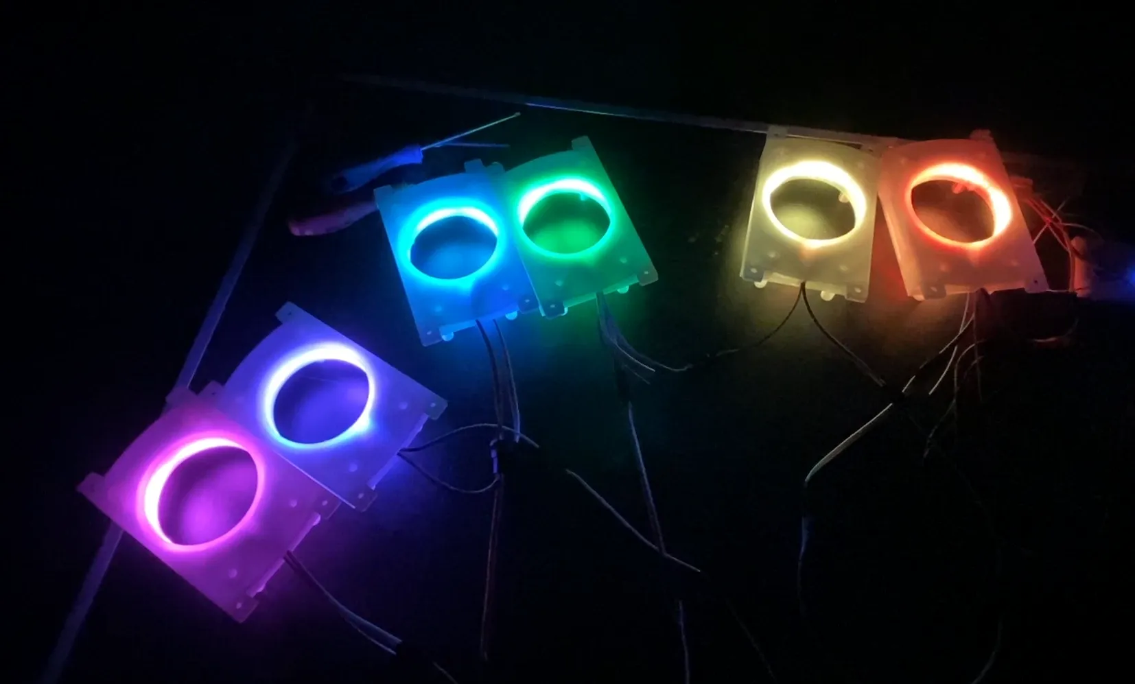 Tiêu đề Moody 21 alternativer Halter mit LED Beleuchtung - Virtueller Pinb