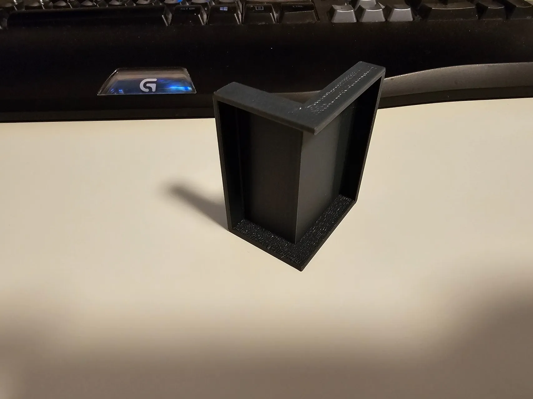 Cover for L-shaped profile