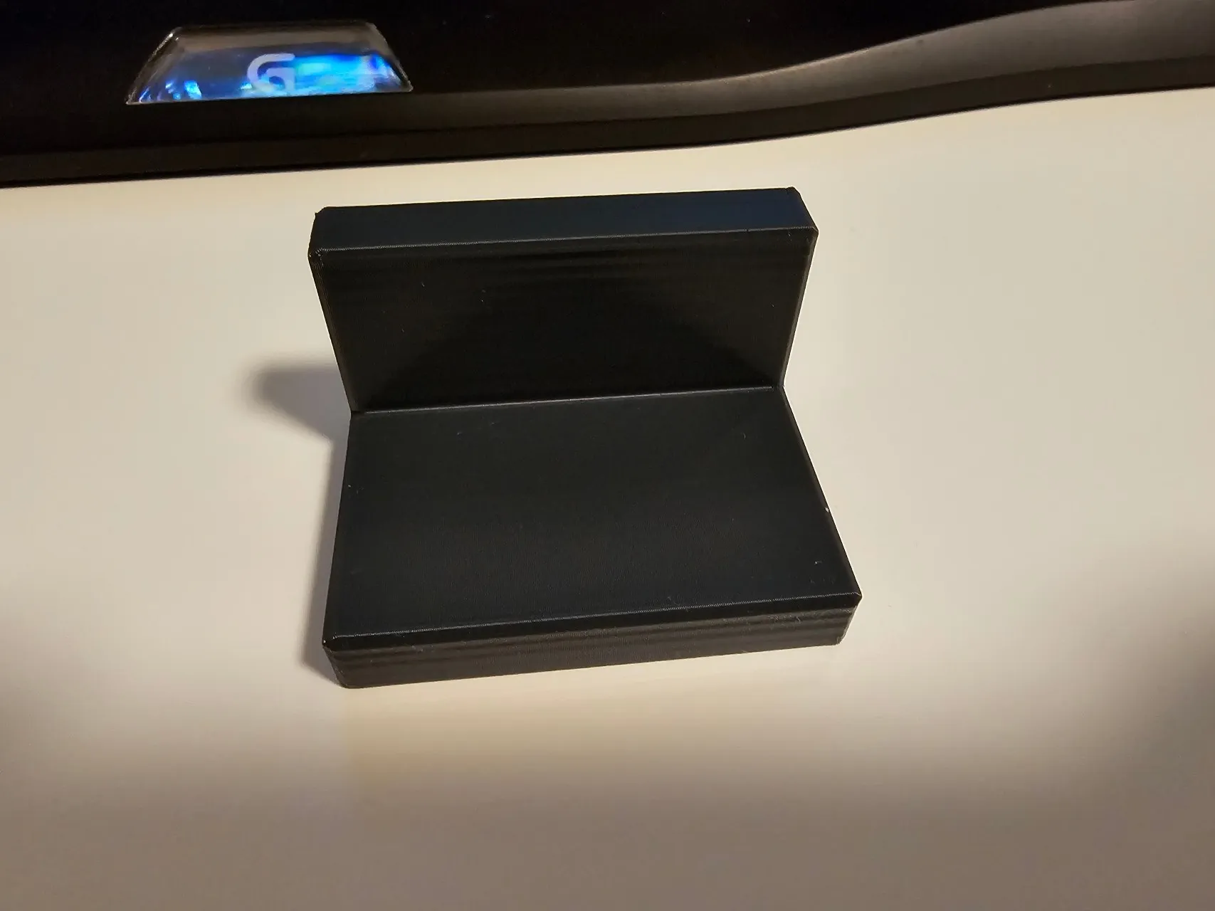 Cover for L-shaped profile