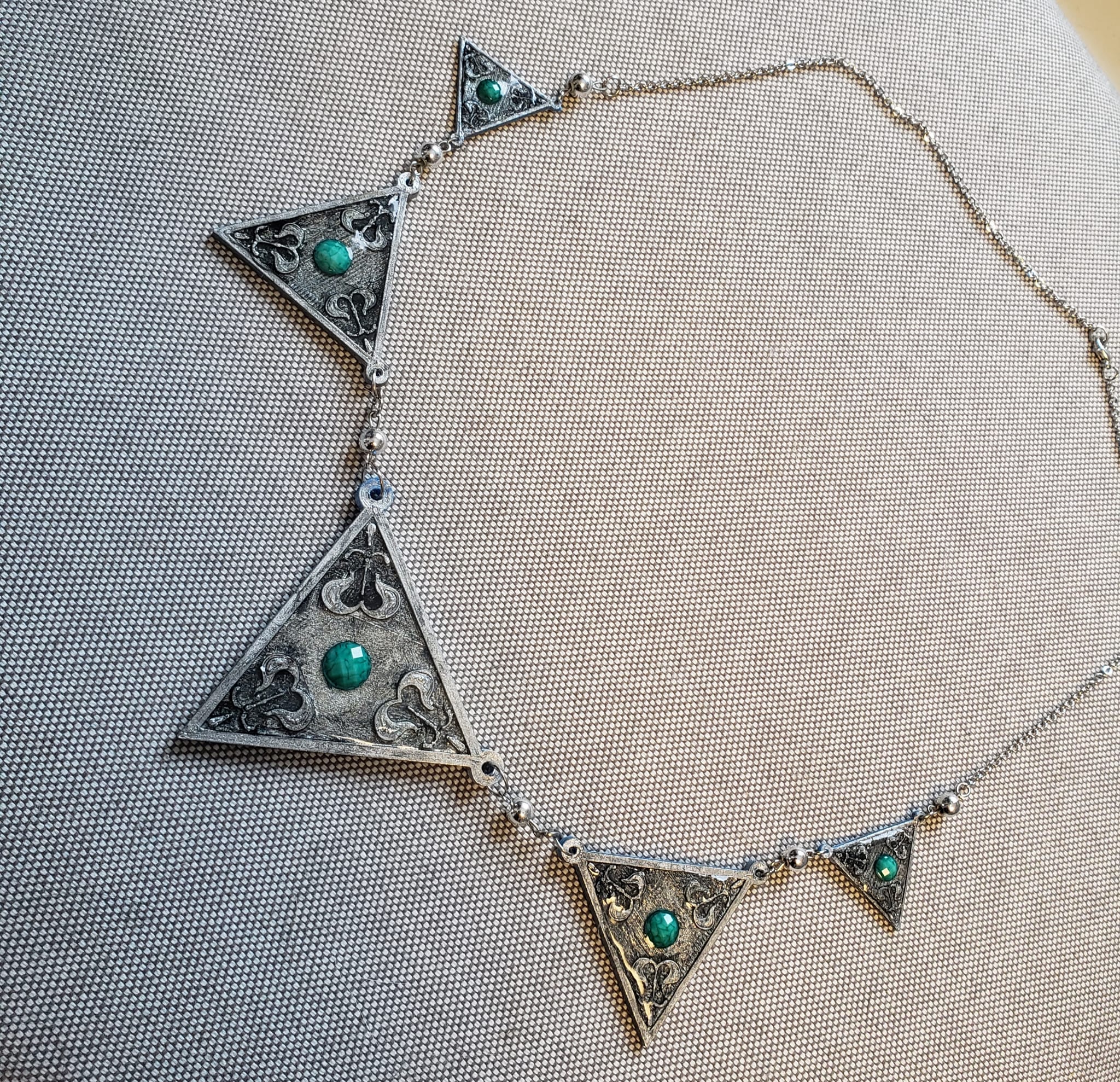 Tiêu đề Triss Merigold Amulet - The Witcher First Game Tóm tắt Đây