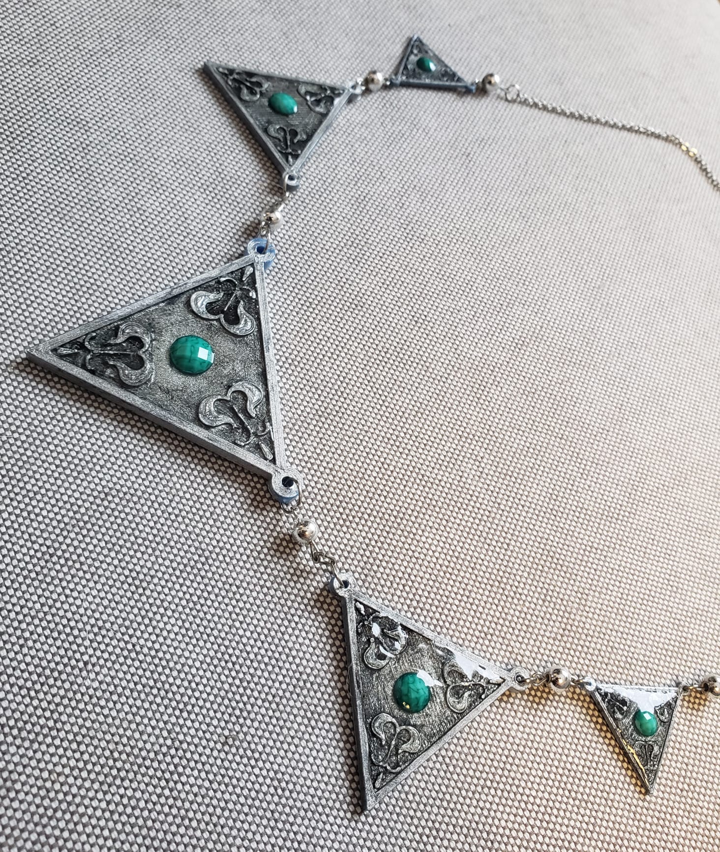 Tiêu đề Triss Merigold Amulet - The Witcher First Game Tóm tắt Đây