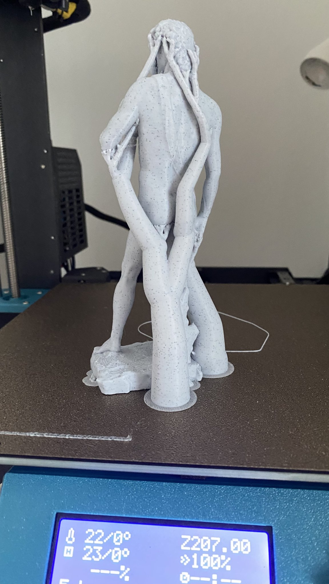 Michelangelo. Có chân đế hữu cơ.