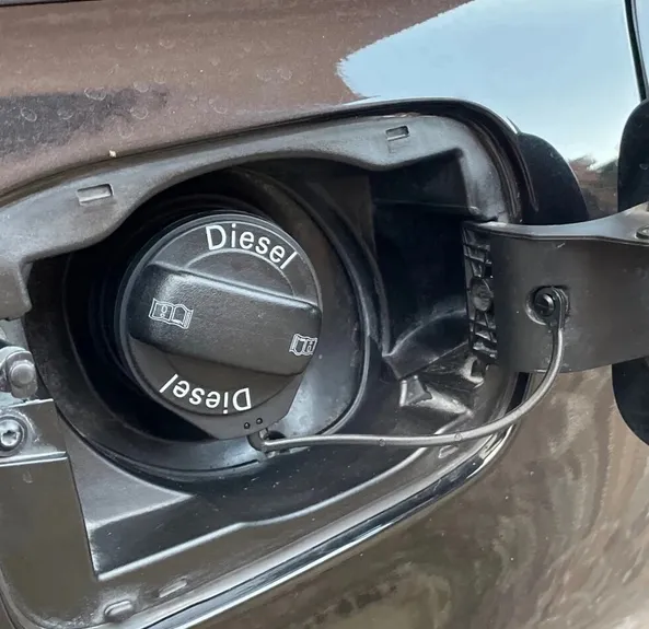 Tiêu đề Laccio tappo carburante Audi A4 Tóm tắt Laccio che tiene il ta