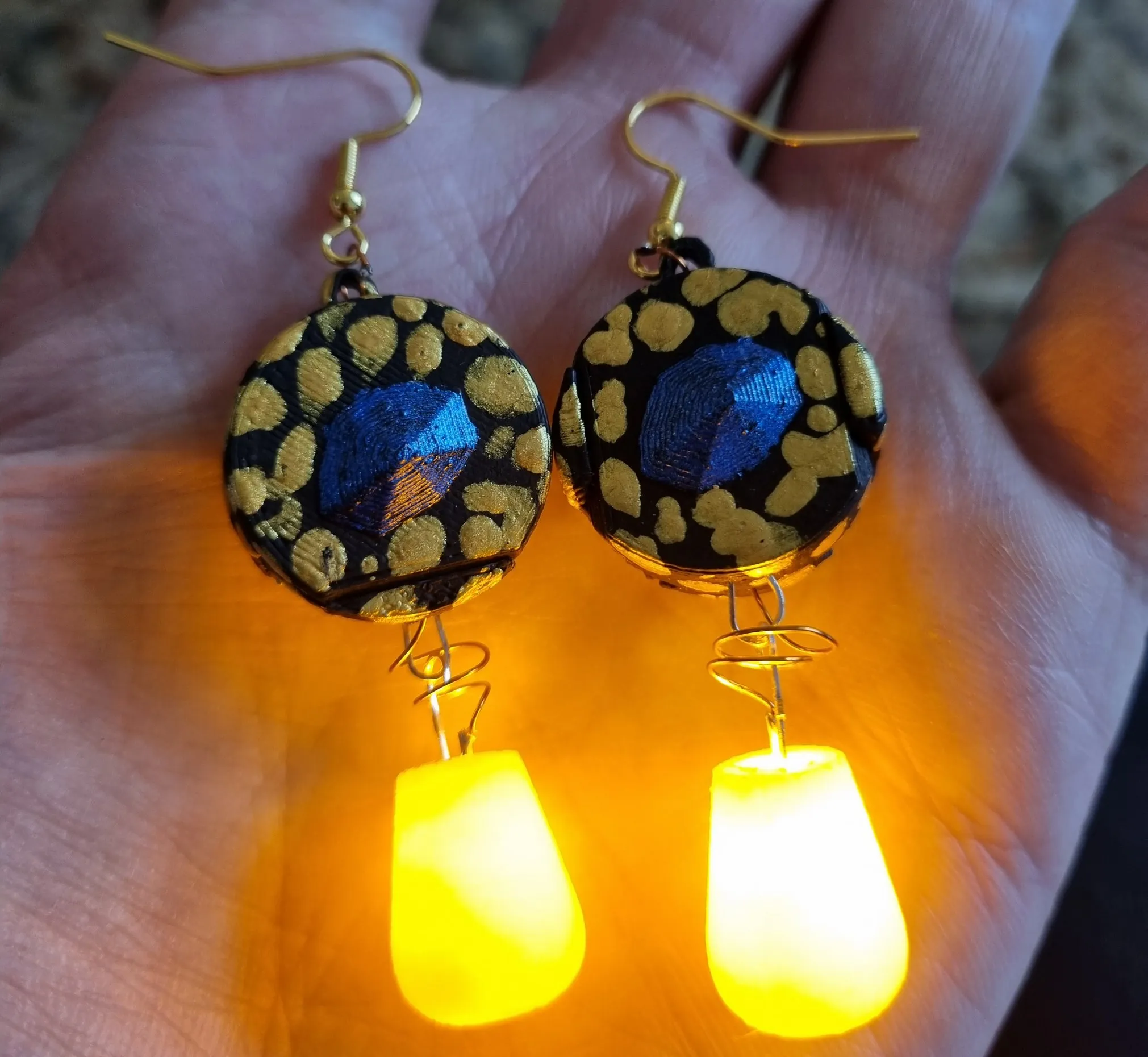 Bông Tai Phát Sáng: Lấy Cảm Hứng Từ "Cô Gái Với Viên Ngọc"