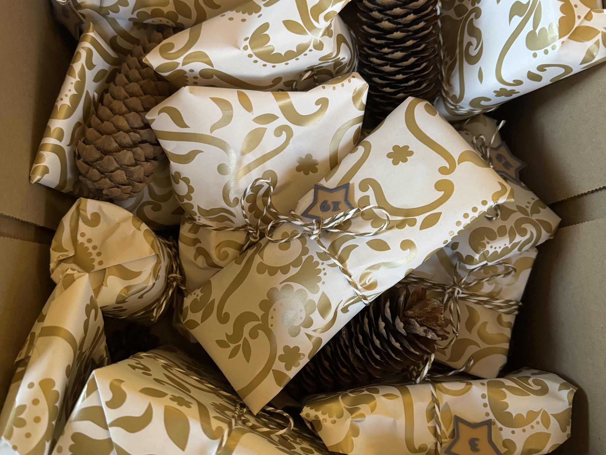 Tiêu đề Sterne für den Adventskalender mit Loch số 1-24 Tóm tắt