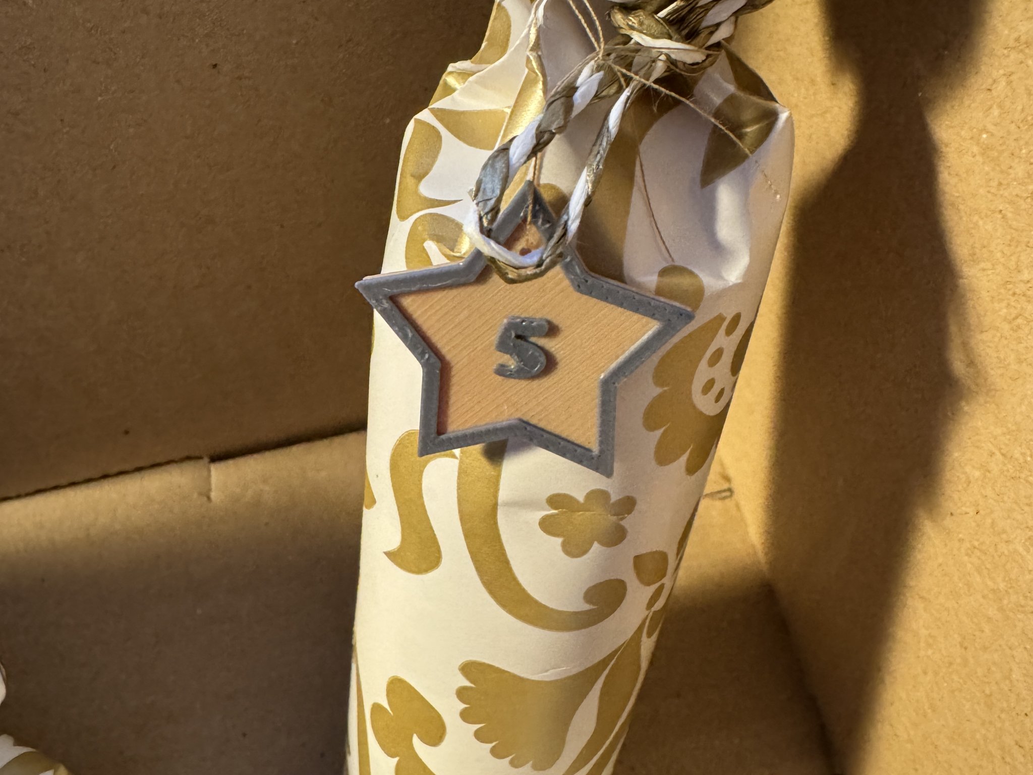 Tiêu đề Sterne für den Adventskalender mit Loch số 1-24 Tóm tắt