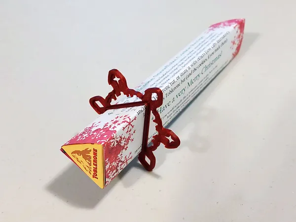 Tiêu đề Trang trí bông tuyết Giáng sinh cho quán bar Toblerone Tóm t