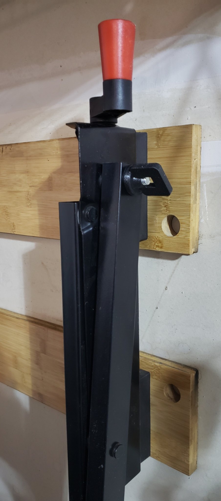 Tiêu đề Đai ốc cánh nhựa cho bàn làm việc di động của Black