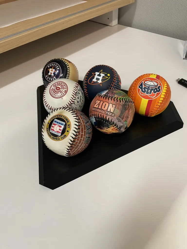 Chân Đế và Kệ Trưng Bày Bóng Chày