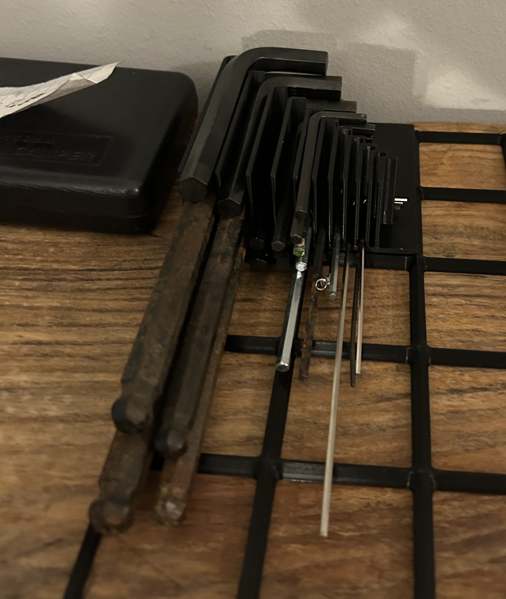 Tiêu đề người giữ chìa khóa Gridfinity Allen Tóm tắt Giữ chì