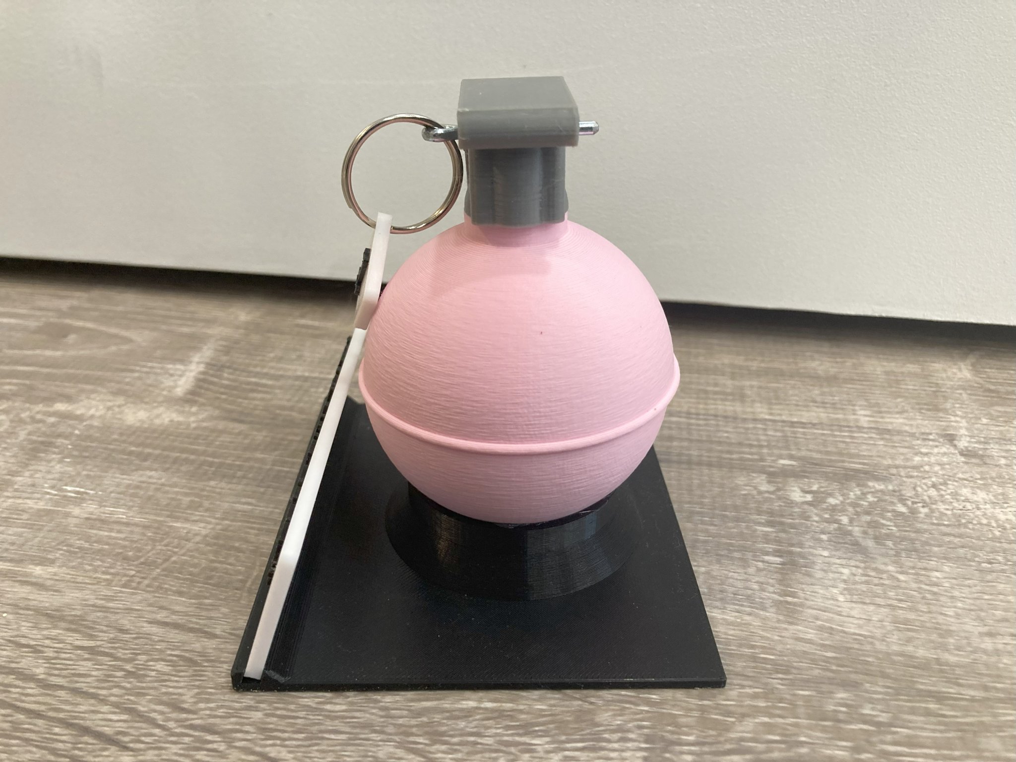 Tiêu đề Bảng tên Phòng Khiếu nại và Căn cứ Lựu đạn Tóm t