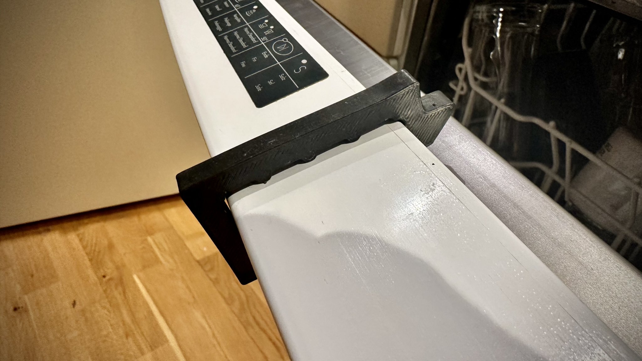 Dishwasher door distancer (Remix)