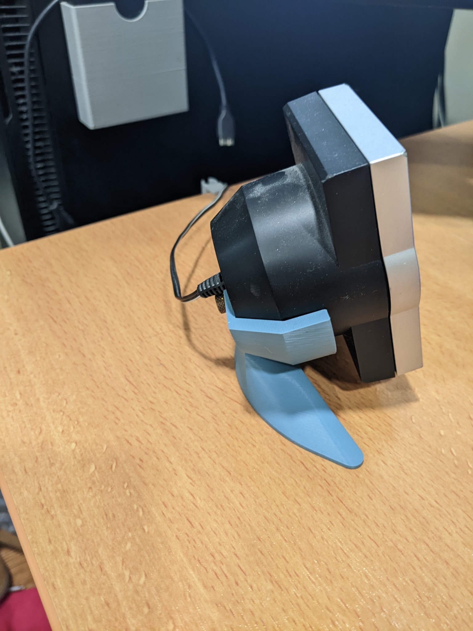 Tiêu đề Loa máy tính Bose là viết tắt của 2 loa đồng hành Tóm