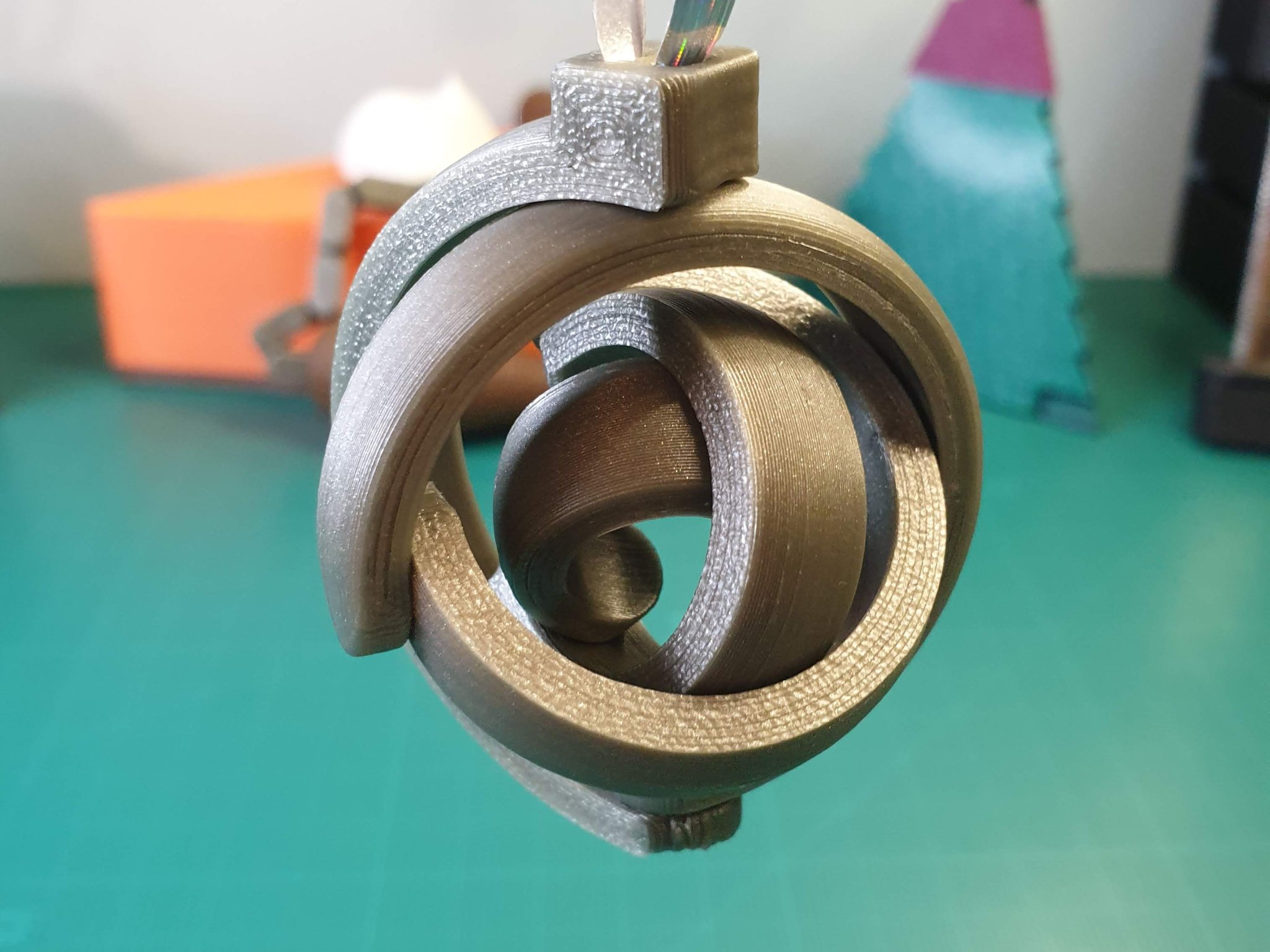 Tiêu đề Đồ trang trí Giáng sinh Gimbal Tóm tắt Đồ trang trí G