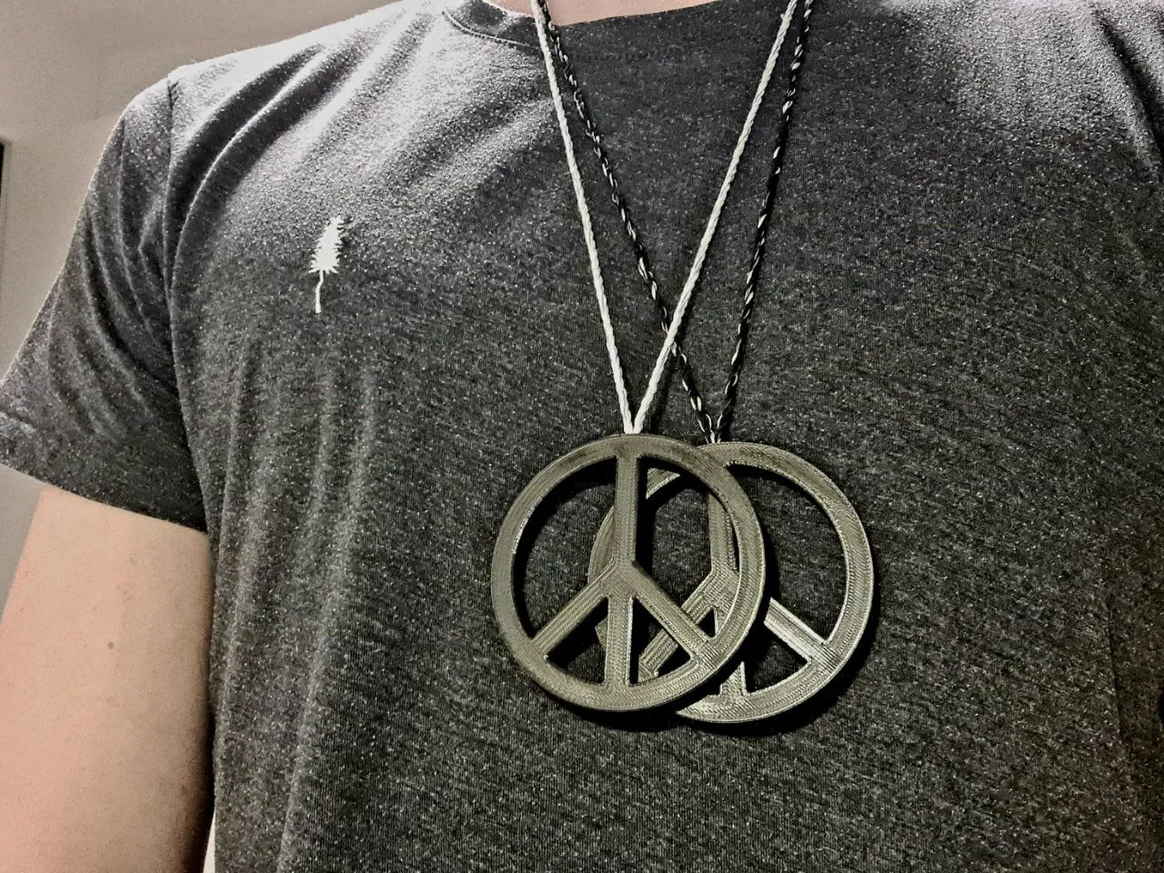 Tiêu đề VÒNG CỔ HÒA BÌNH Tóm tắt VÒNG CỔ HÒA BÌNH mang đế