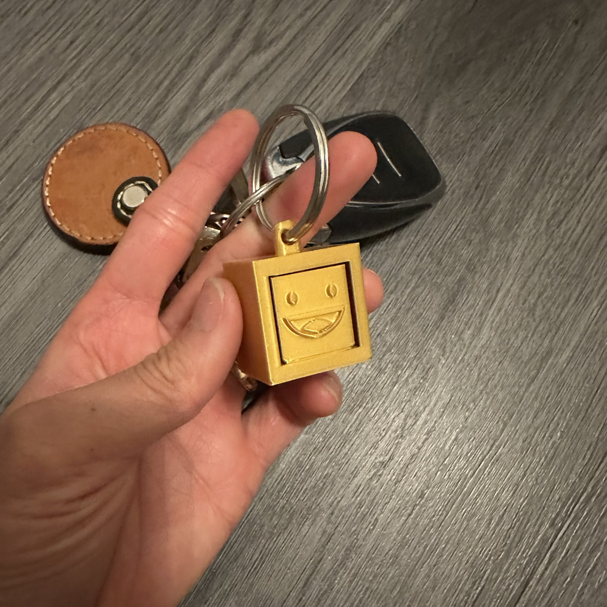 Tiêu đề Mặt dây chuyền móc khóa hình khối biểu tượng cảm x