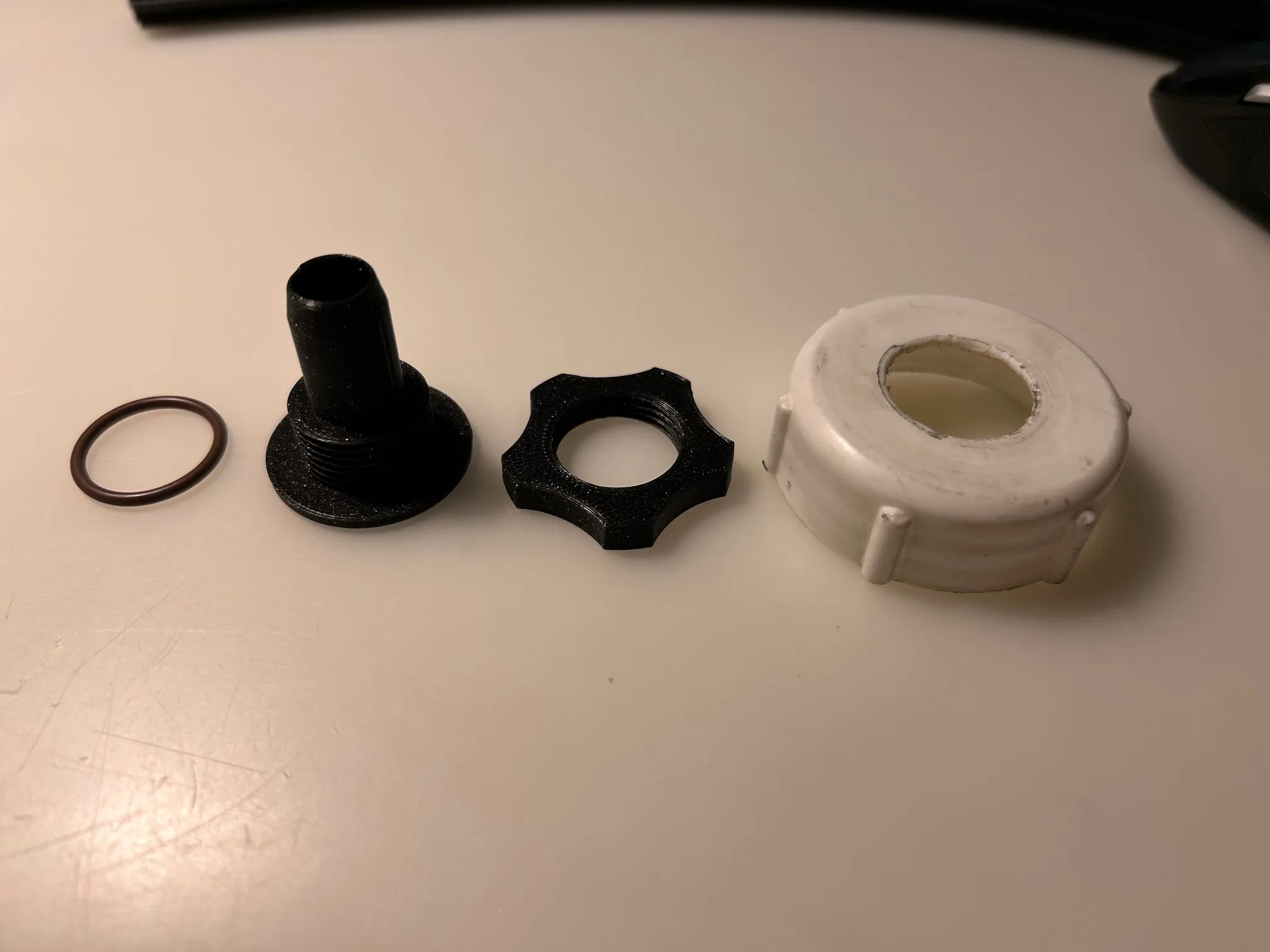 Title Krócieć i nakrętka do podłączenia suszarki do syfonu od pralkiA stu