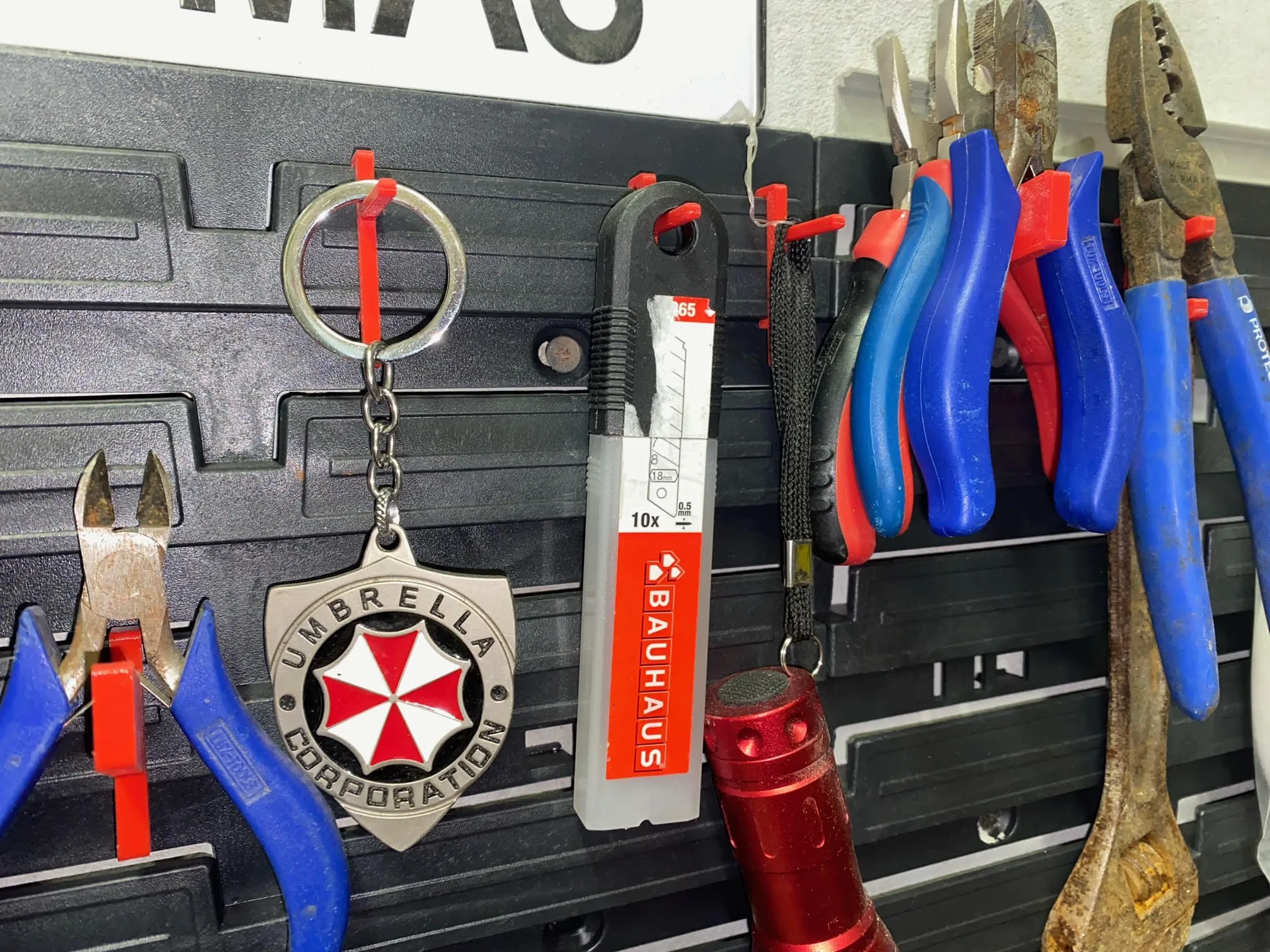 Tiêu đề tenký držák pro stěnu na nářadí Tóm tắt Držák pro zav