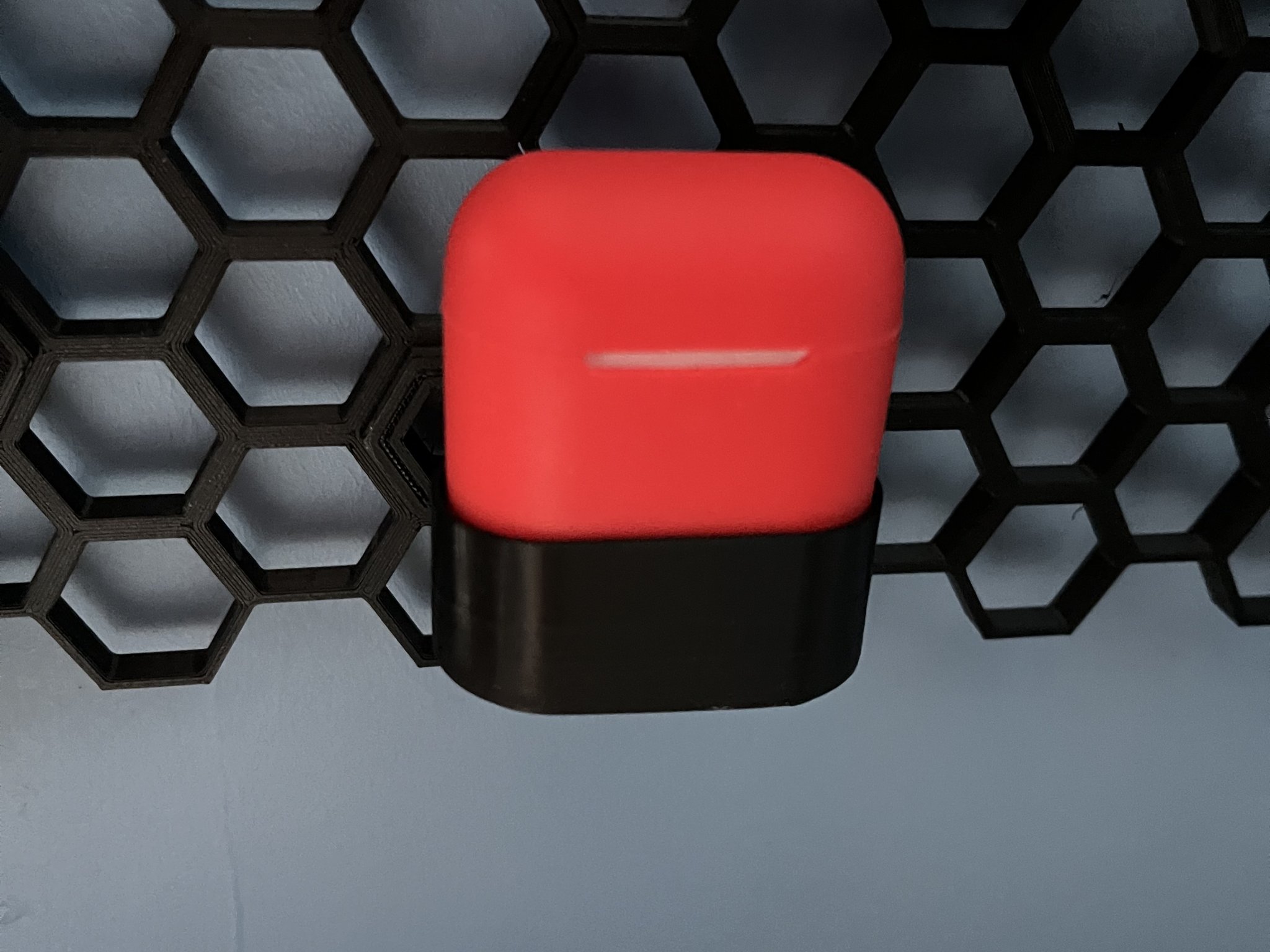 Giá Treo Tai Nghe AirPods Gen 2 Kèm Ốp Lưng - Hình Tổ Ong