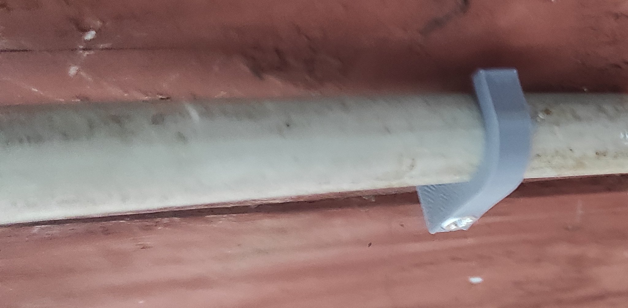 nail-in 17mm pipe clip