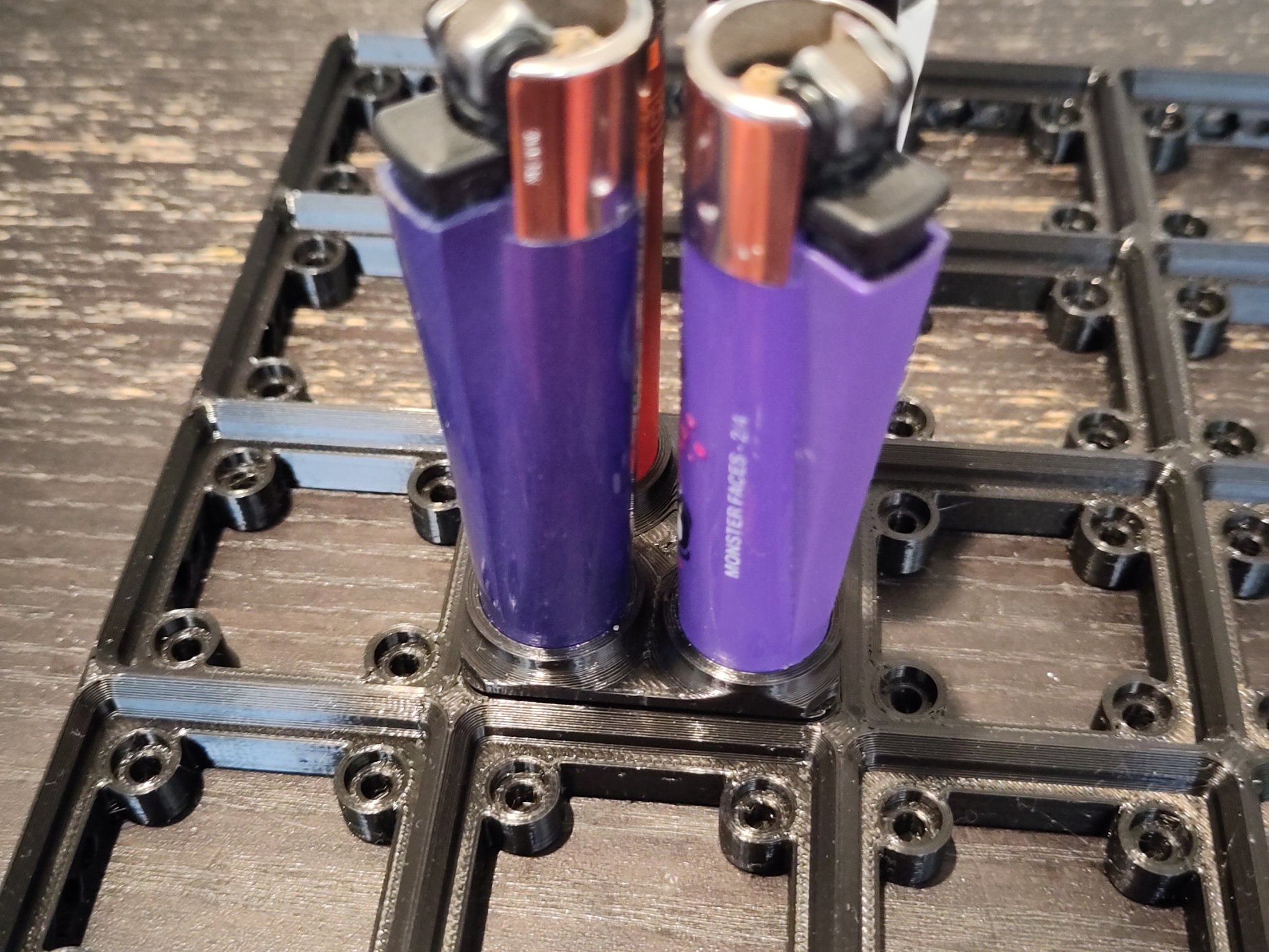 Tiêu đề Hộp đựng bật lửa Gridfinity 1x1 có lỗ nam châm Tóm t