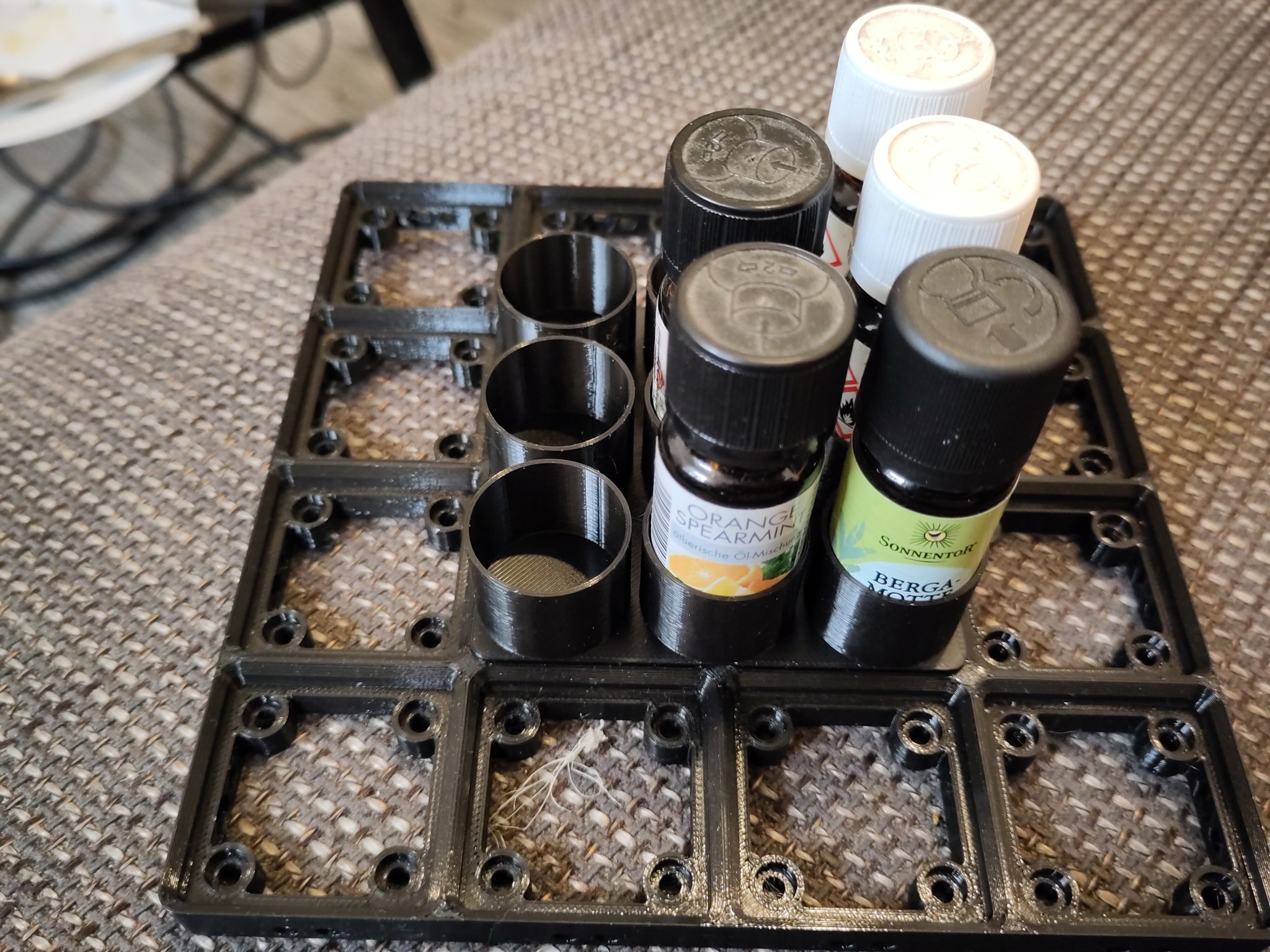 Tiêu đề Hộp đựng dầu thơm Gridfinity 2x2 cho tối đa 9 chai lỗ