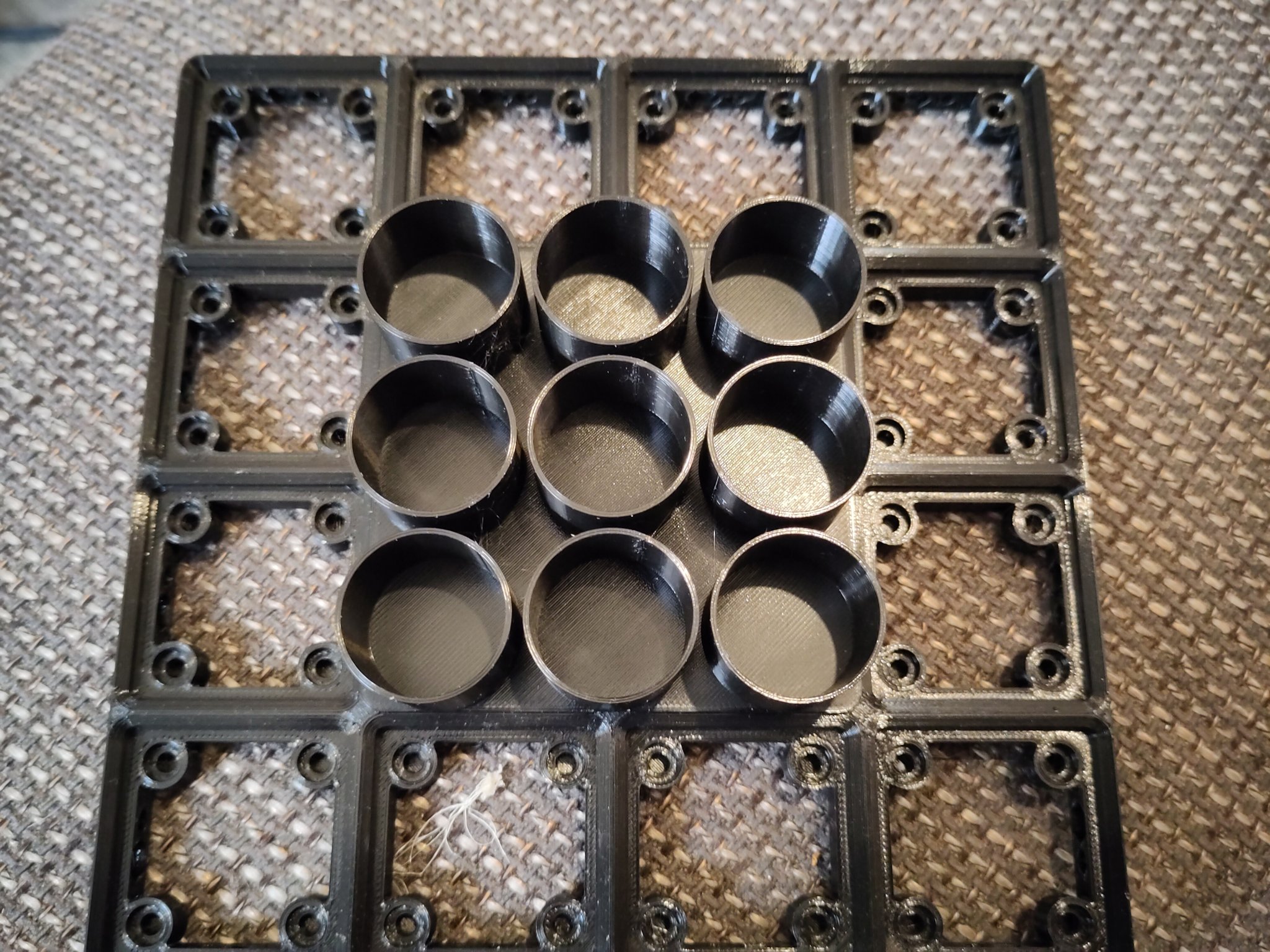 Tiêu đề Hộp đựng dầu thơm Gridfinity 2x2 cho tối đa 9 chai lỗ