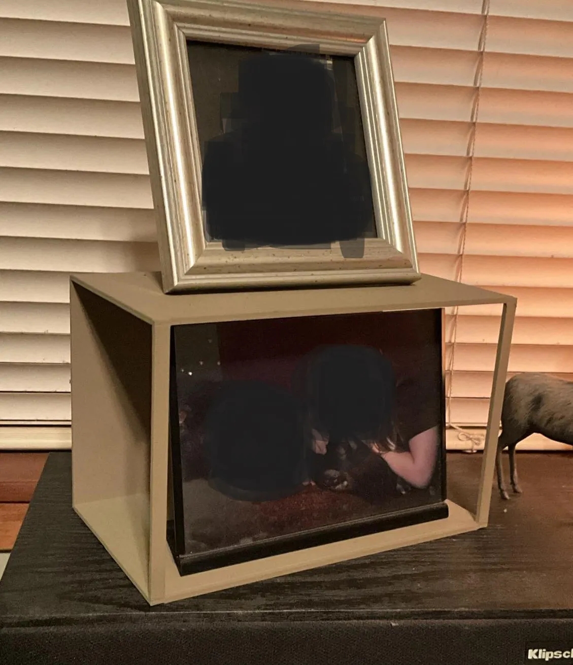 Tiêu đề Kệ in đơn xinh xắn hoàn hảo để làm khung hoặc đồ