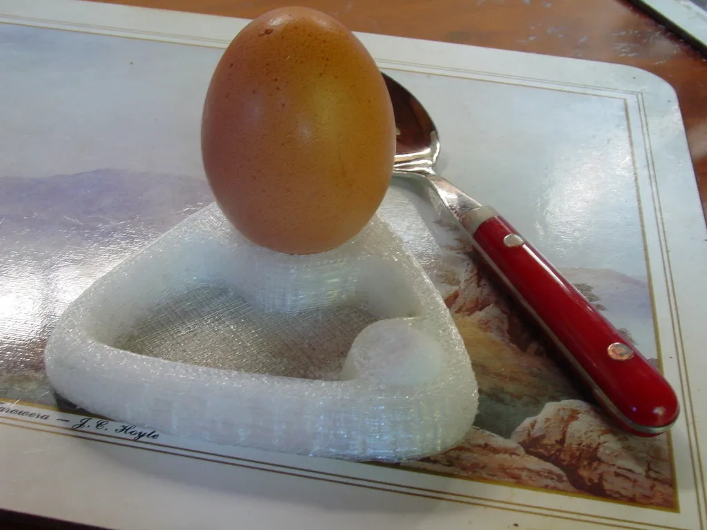 Tiêu đề Cốc đựng trứng có khay đựng muối và vỏ Tóm tắt