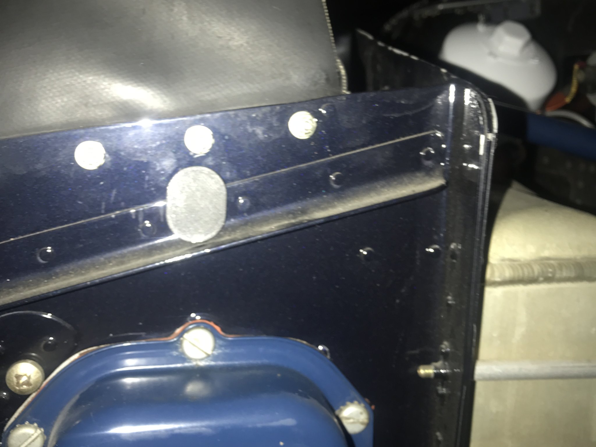 Tiêu đề RV Bugi Hole Filler Tóm tắt Phích cắm lỗ bugi đánh lử