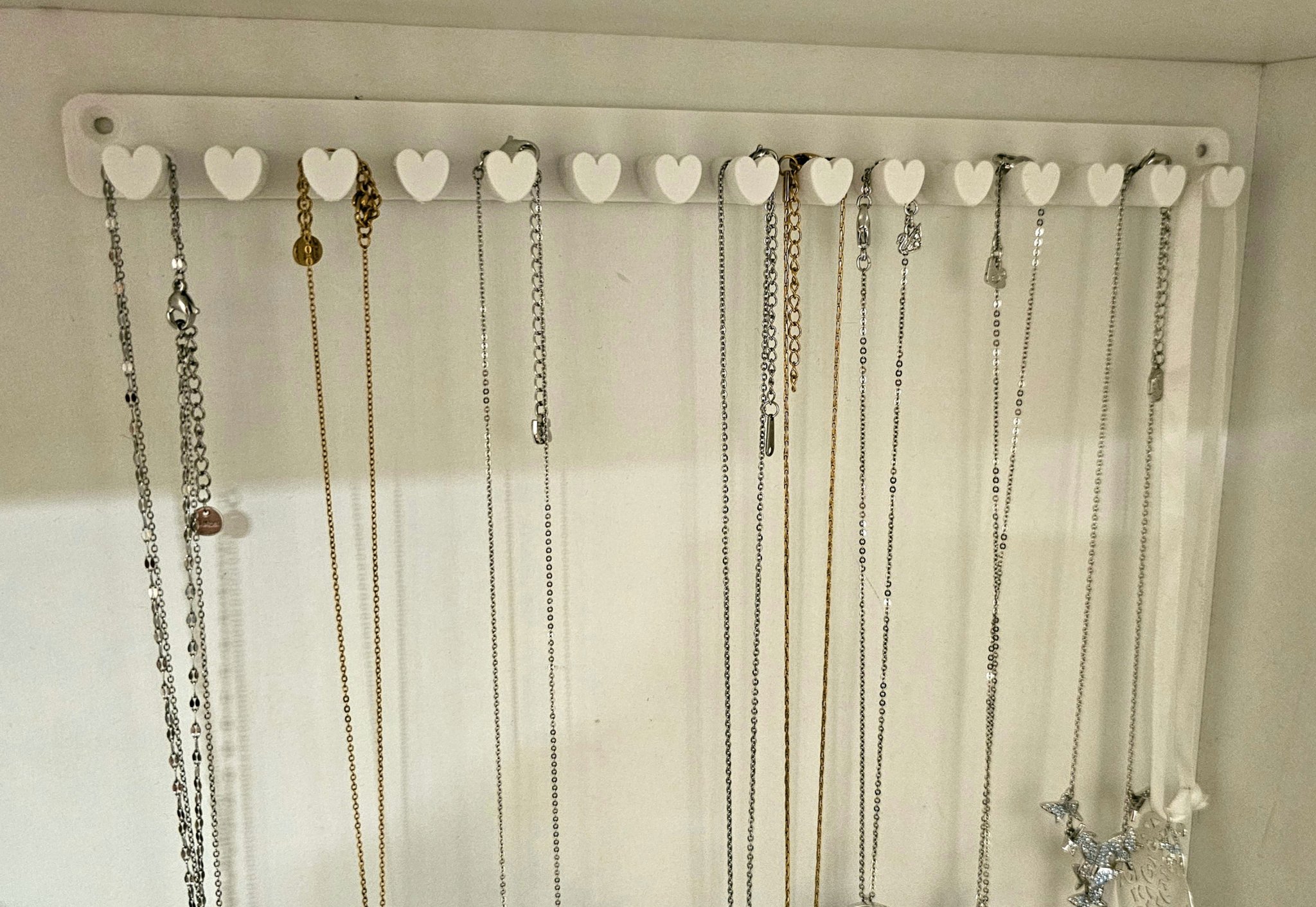 Simple necklace holder
