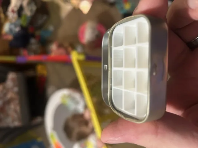 Tiêu đề Bảng màu Altoids Smalls Tin 12 well Tóm tắt Đây là một