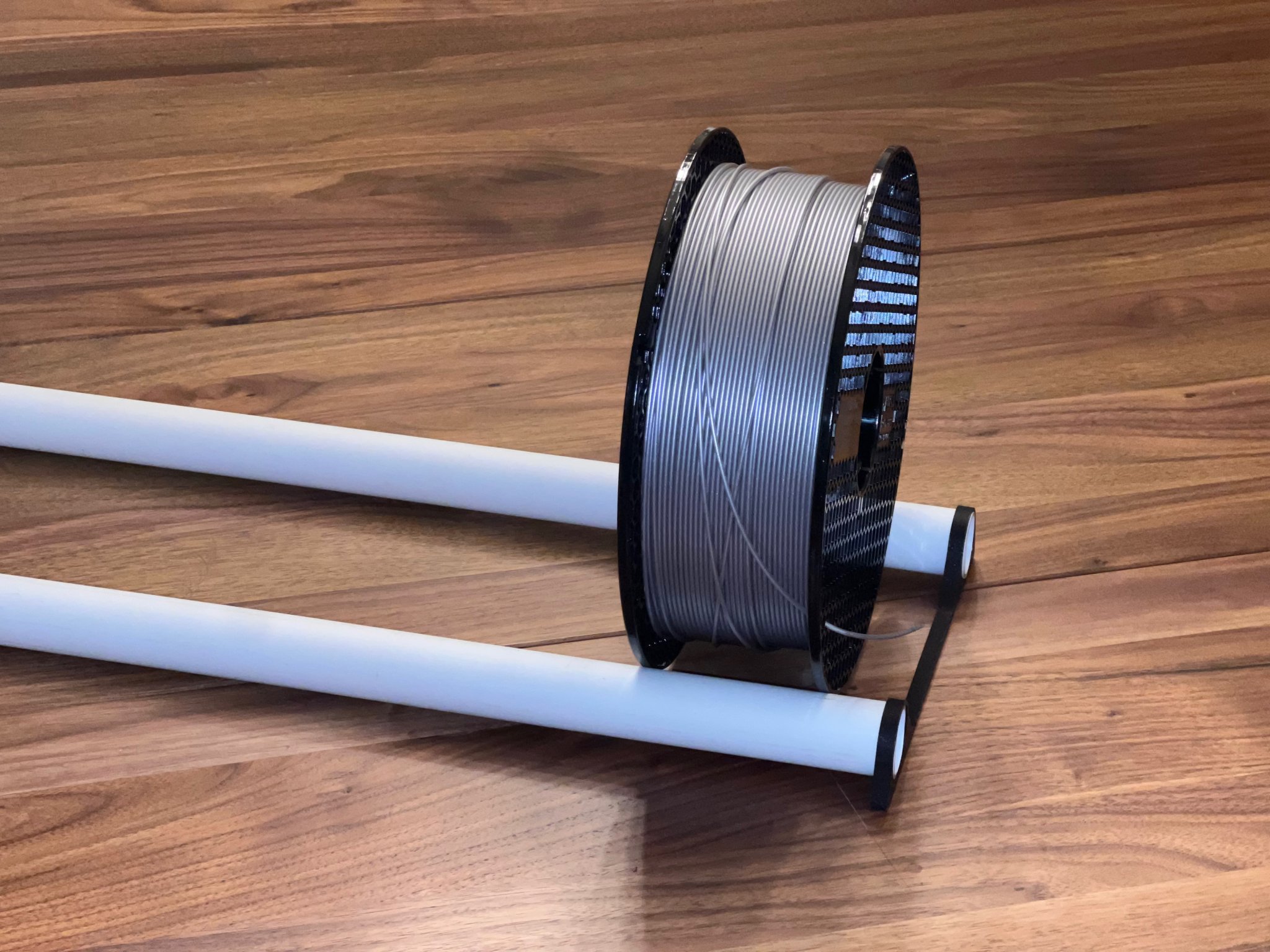 Tiêu đề Minimalist Spool Minder Tóm tắt Có dây tóc Có kệ Giữ