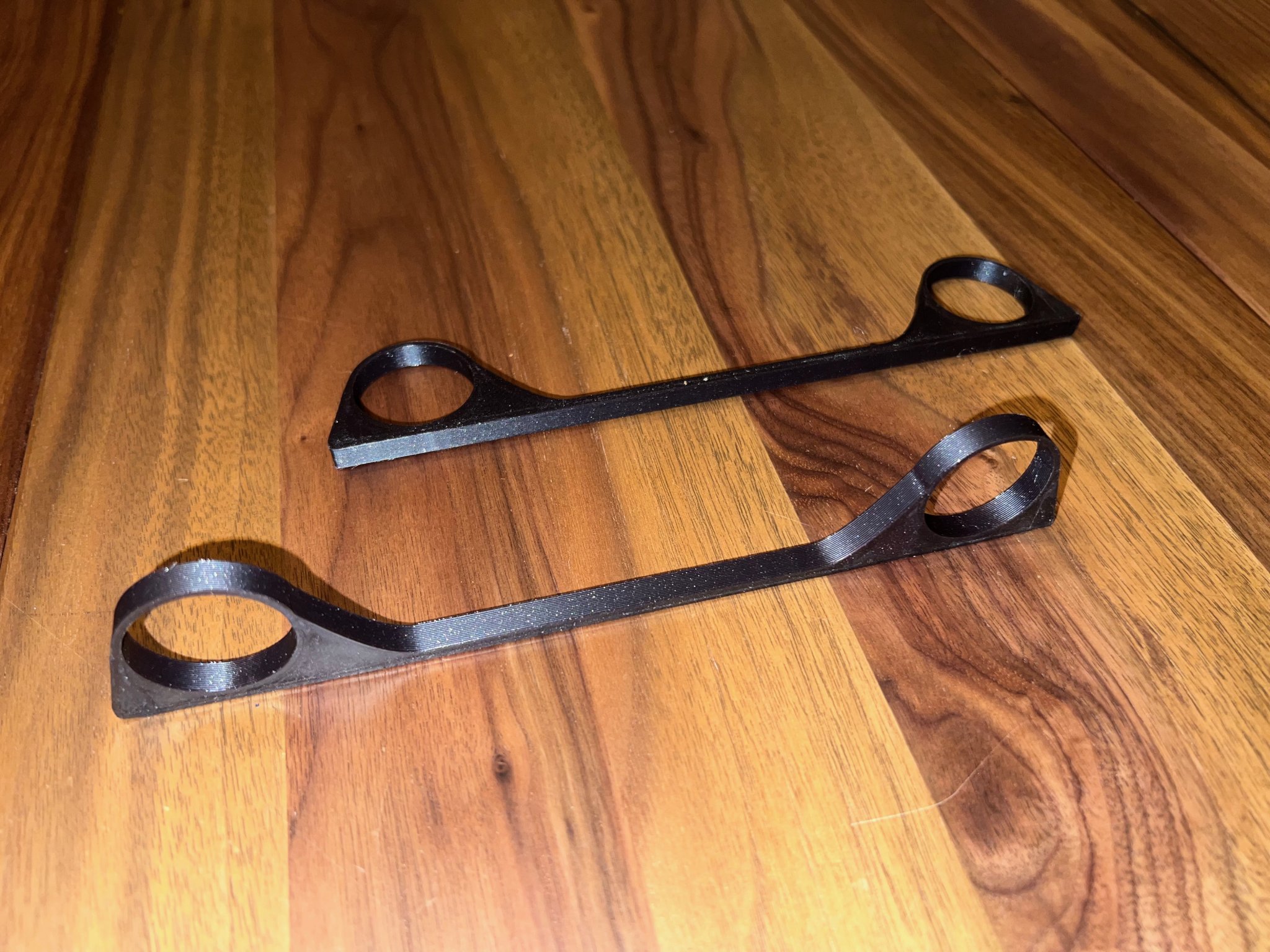 Tiêu đề Minimalist Spool Minder Tóm tắt Có dây tóc Có kệ Giữ