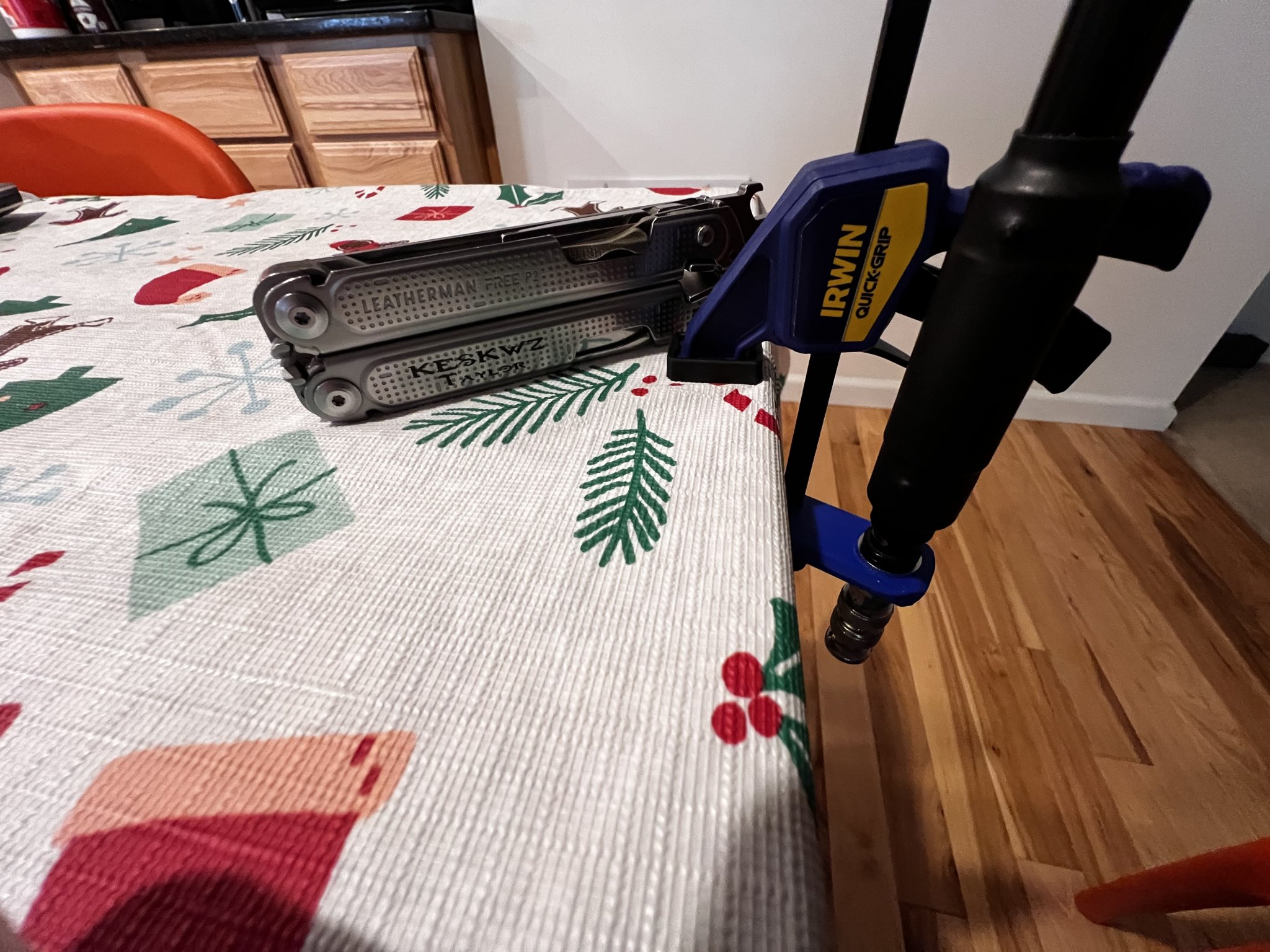 Tiêu đề Giá đỡ ăng-ten BNC cho Kẹp kẹp nhanh Irwin Tóm tắt Đ