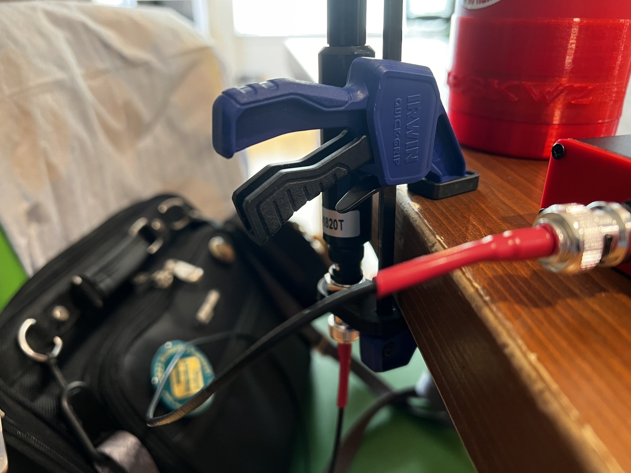 Tiêu đề Giá đỡ ăng-ten BNC cho Kẹp kẹp nhanh Irwin Tóm tắt Đ