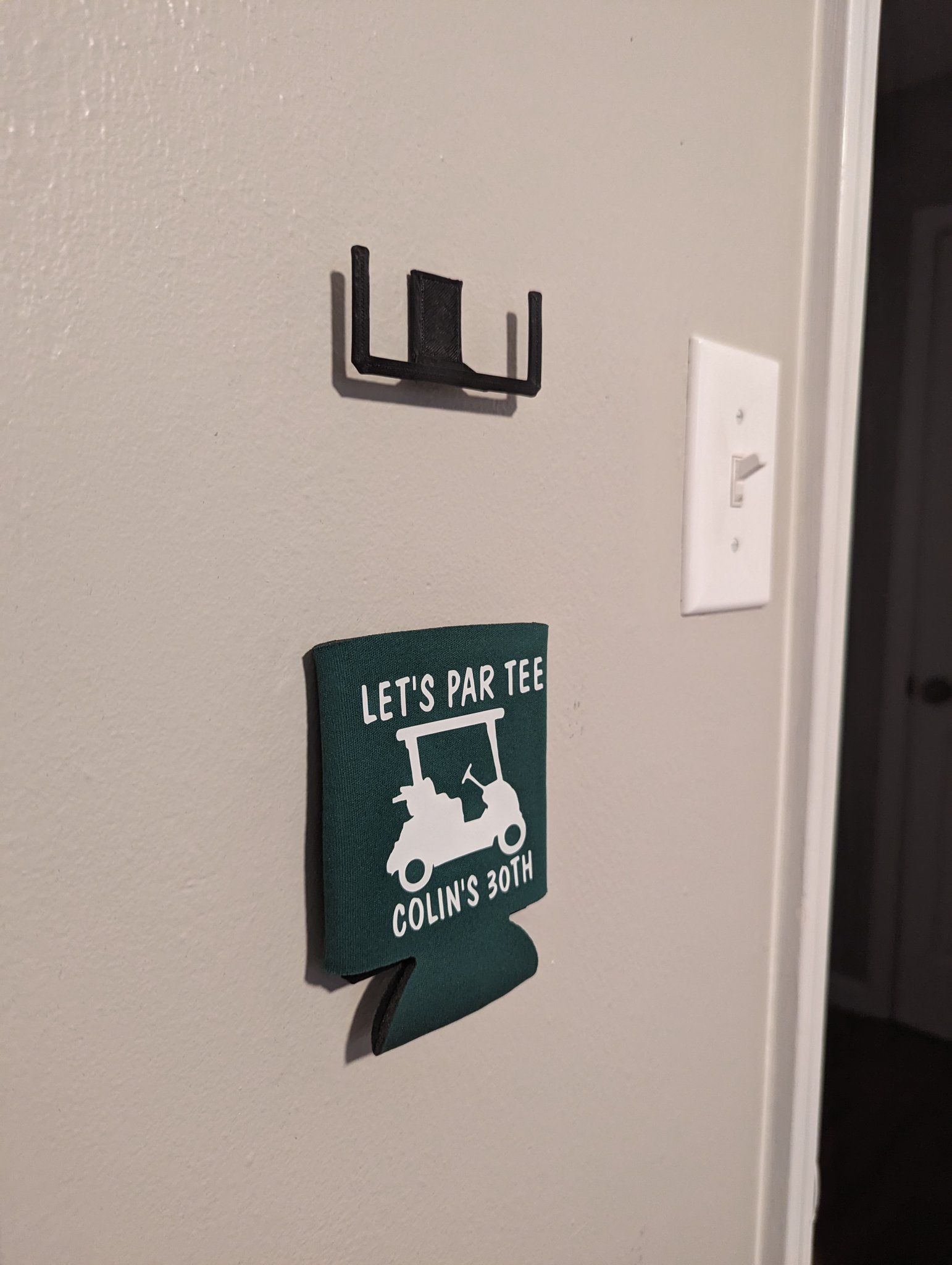 Tiêu đề Màn hình treo tường KoozieCoozie Tóm tắt Làm những th