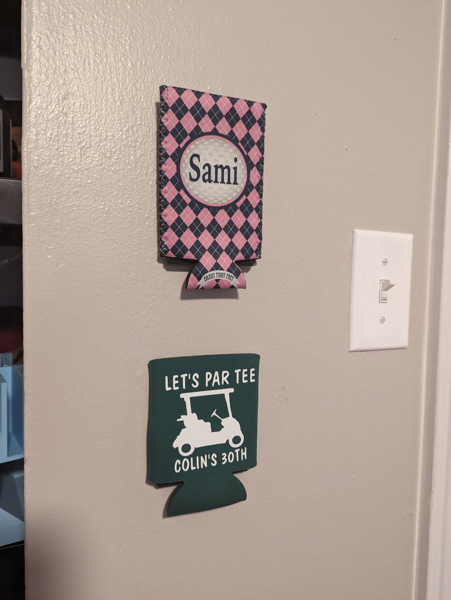 Tiêu đề Màn hình treo tường KoozieCoozie Tóm tắt Làm những th